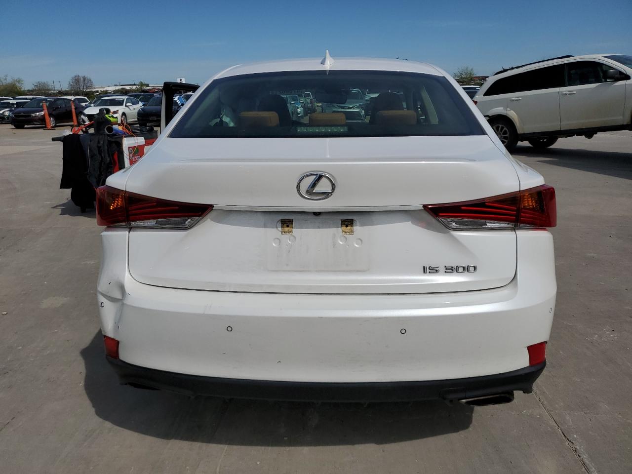 Photo 5 VIN: JTHBA1D23J5066410 - LEXUS IS 