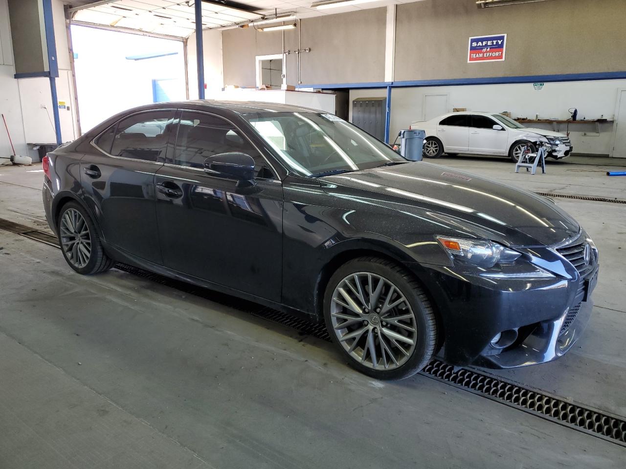 Photo 3 VIN: JTHBA1D28G5003991 - LEXUS IS 