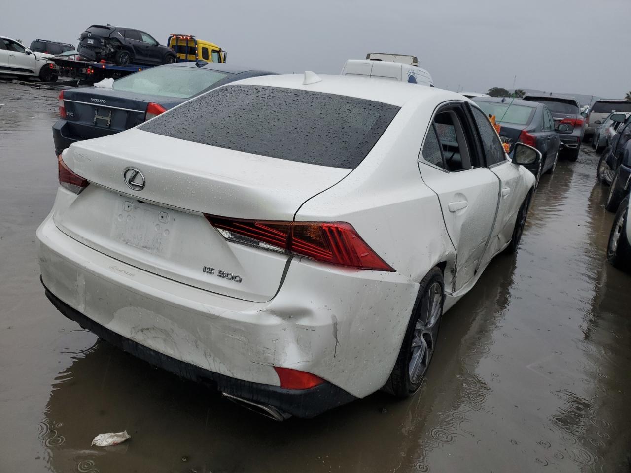 Photo 2 VIN: JTHBA1D28J5083817 - LEXUS IS 