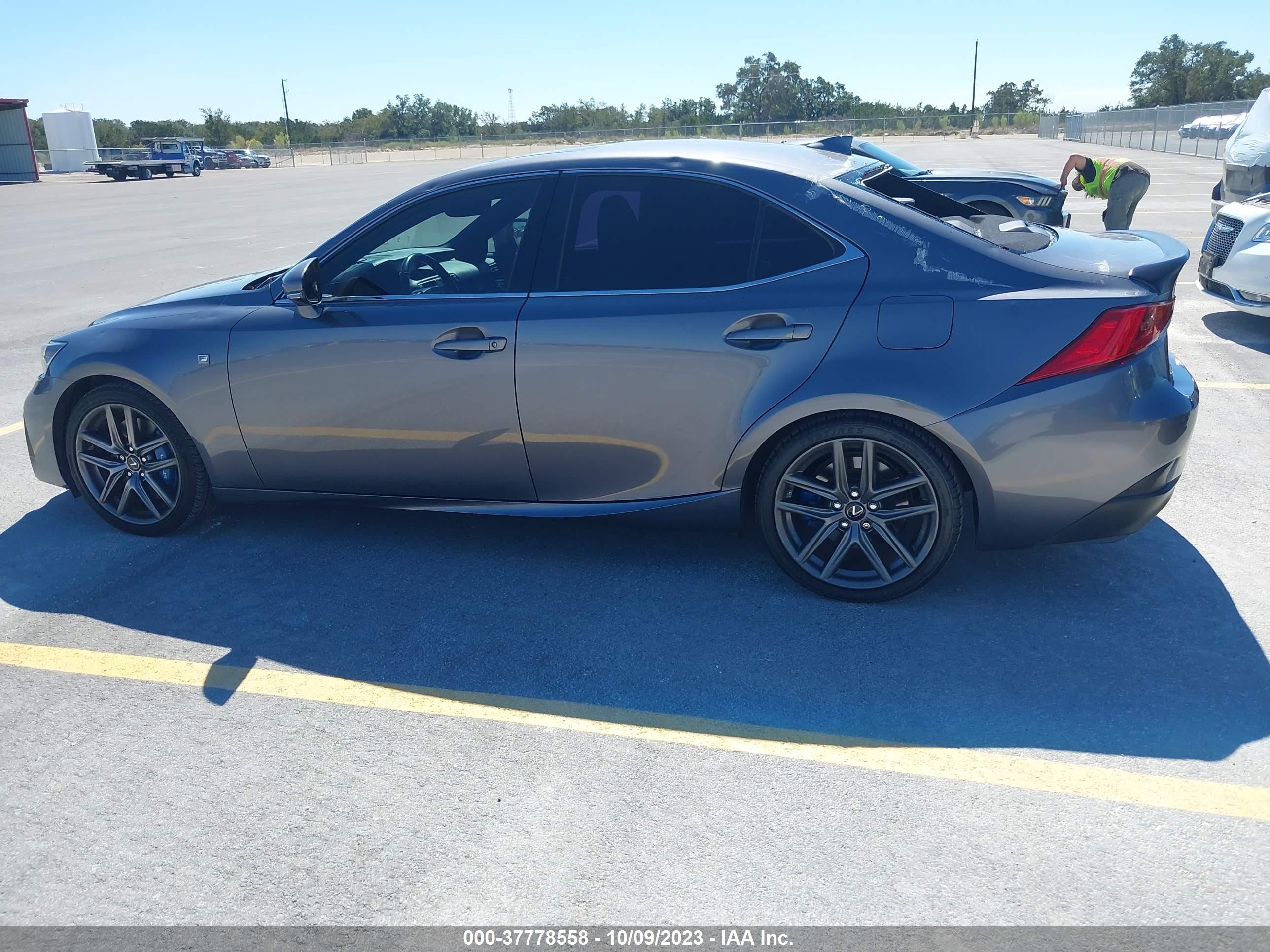 Photo 13 VIN: JTHBA1D29H5051520 - LEXUS IS 