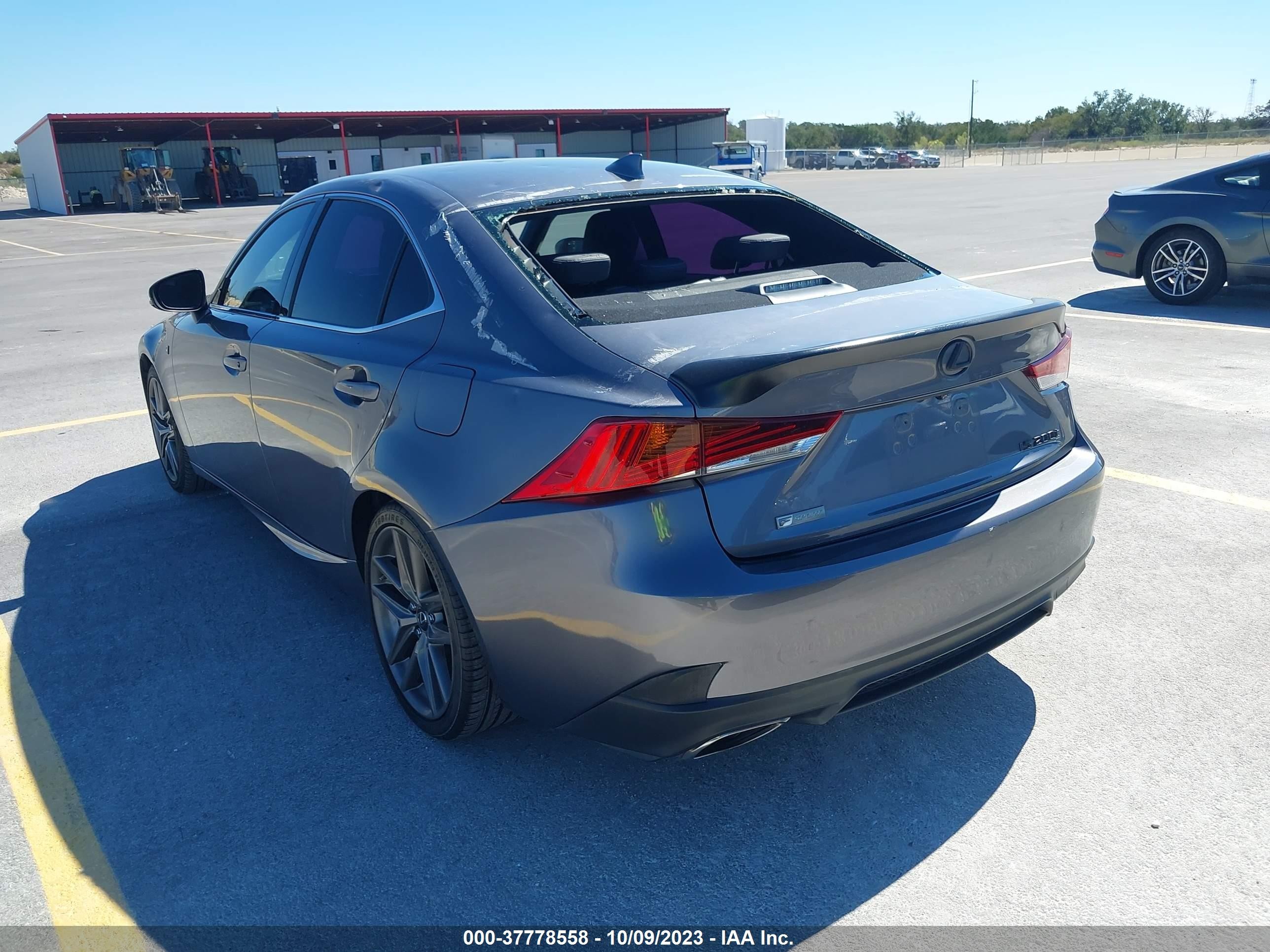 Photo 2 VIN: JTHBA1D29H5051520 - LEXUS IS 