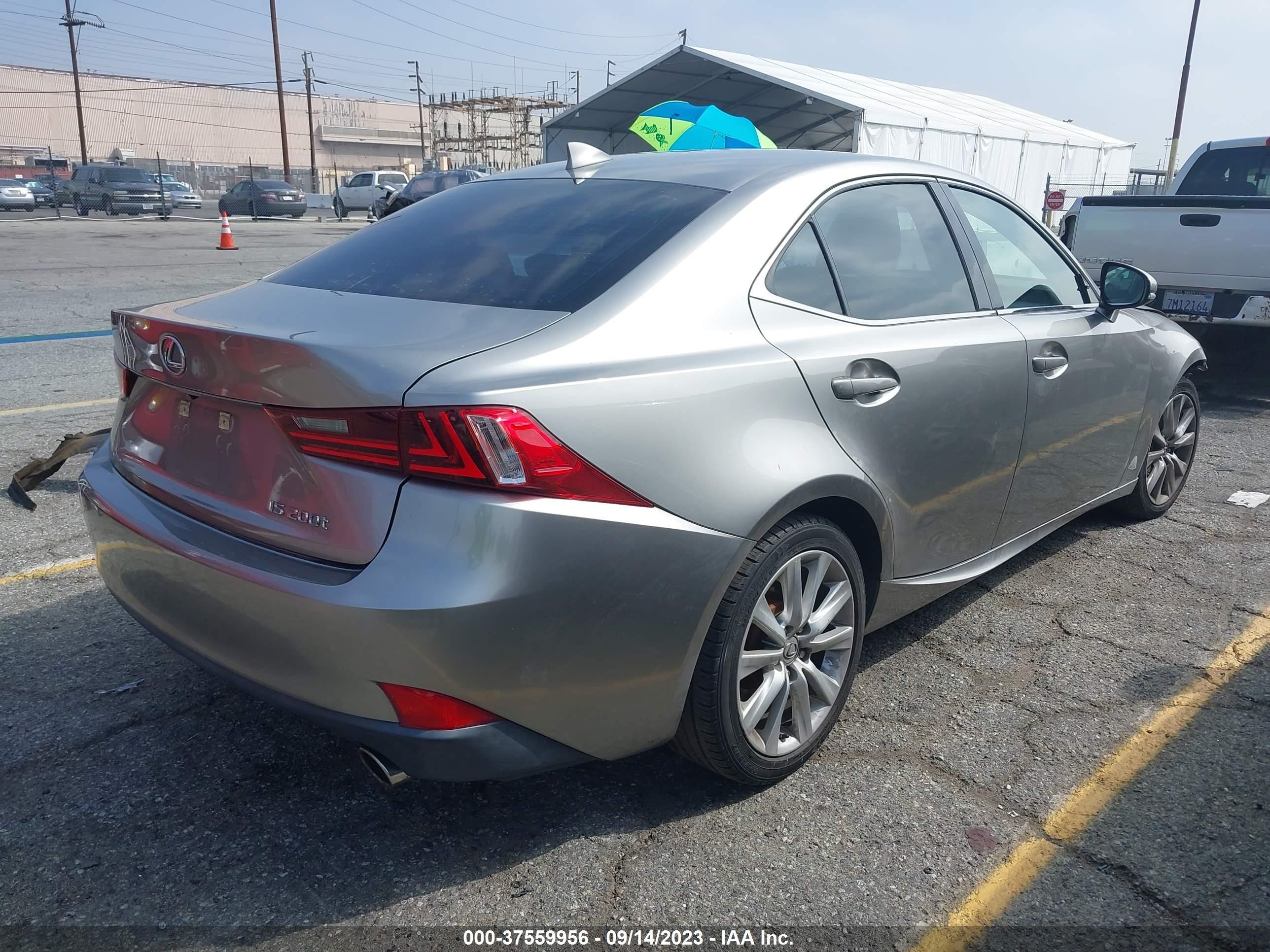 Photo 3 VIN: JTHBA1D2XG5035762 - LEXUS IS 