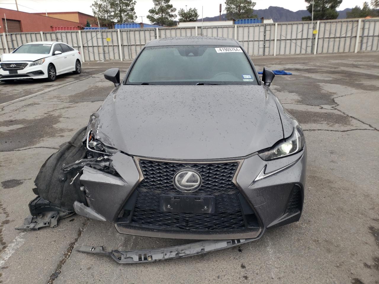 Photo 4 VIN: JTHBA1D2XH5057004 - LEXUS IS 