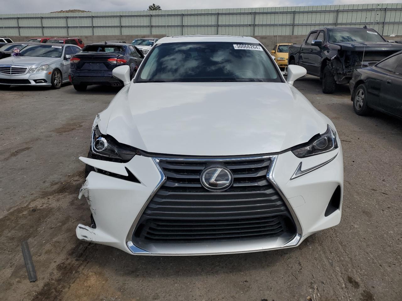 Photo 4 VIN: JTHBA1D2XK5087787 - LEXUS IS 