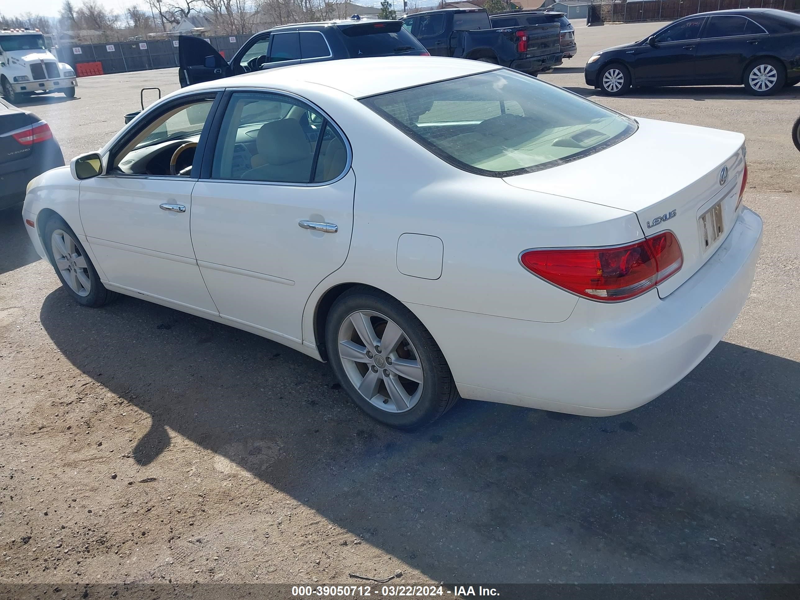 Photo 2 VIN: JTHBA30G055063175 - LEXUS ES 