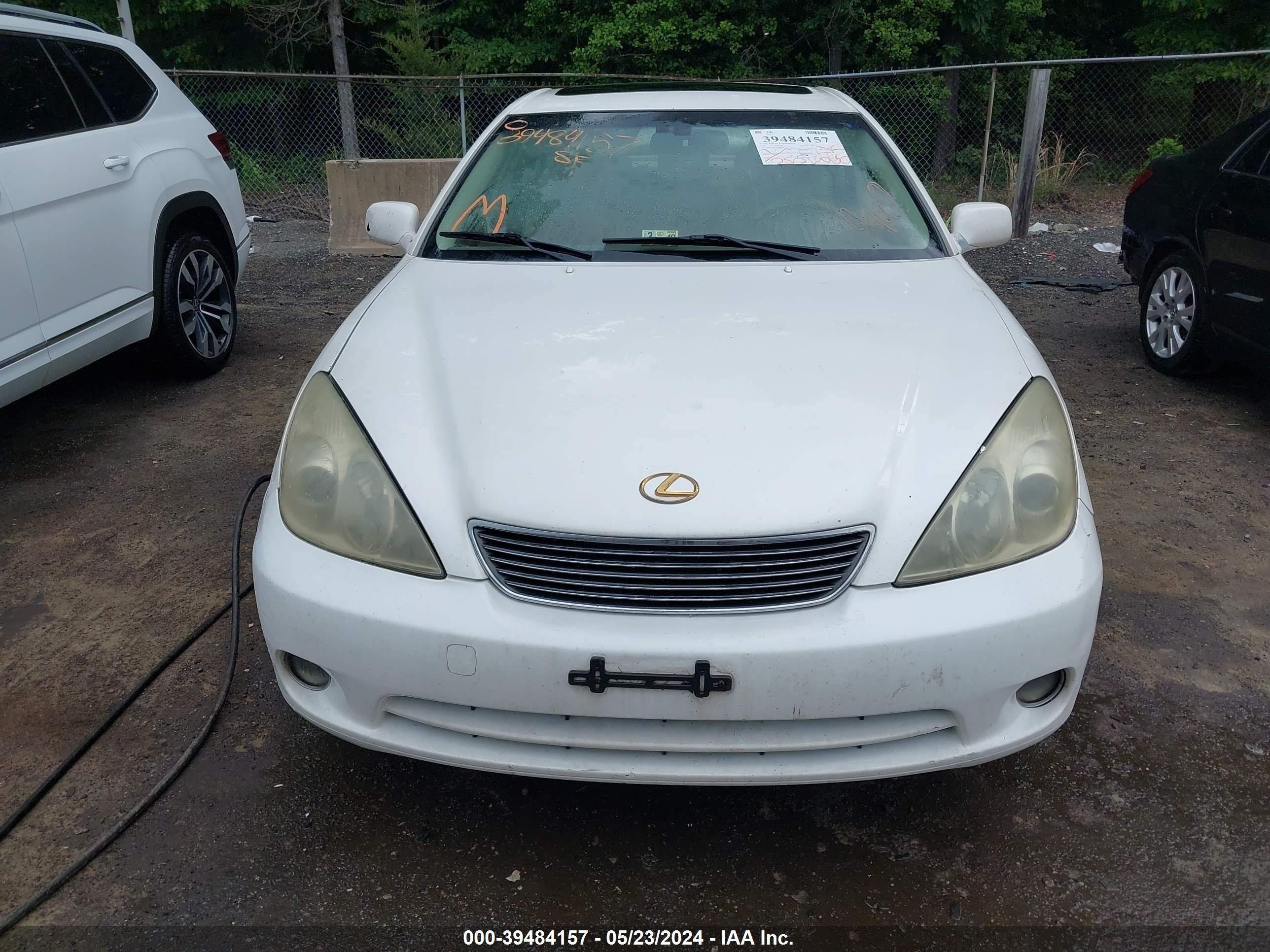 Photo 11 VIN: JTHBA30G055065797 - LEXUS ES 