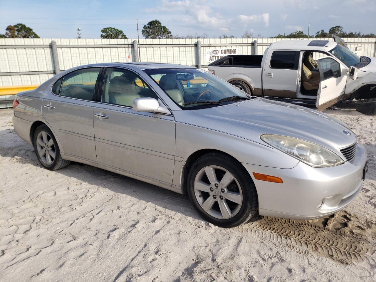 Photo 3 VIN: JTHBA30G155085492 - LEXUS ES 