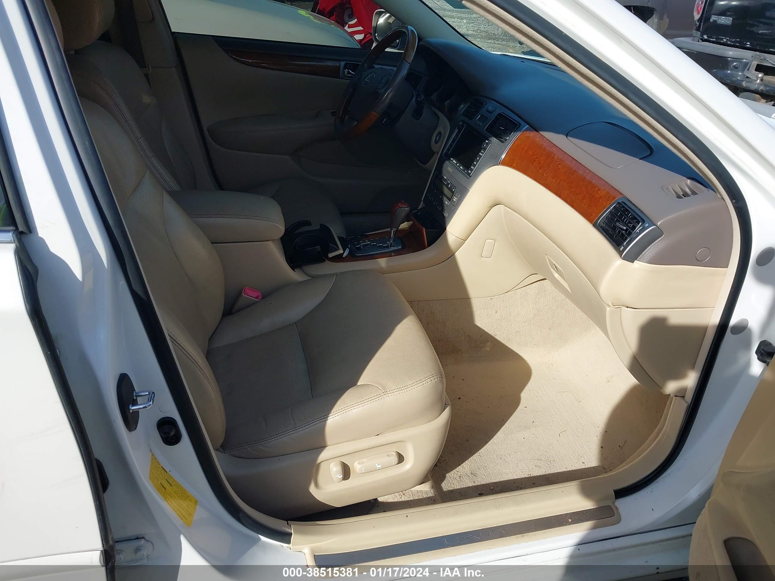 Photo 4 VIN: JTHBA30G155088392 - LEXUS ES 