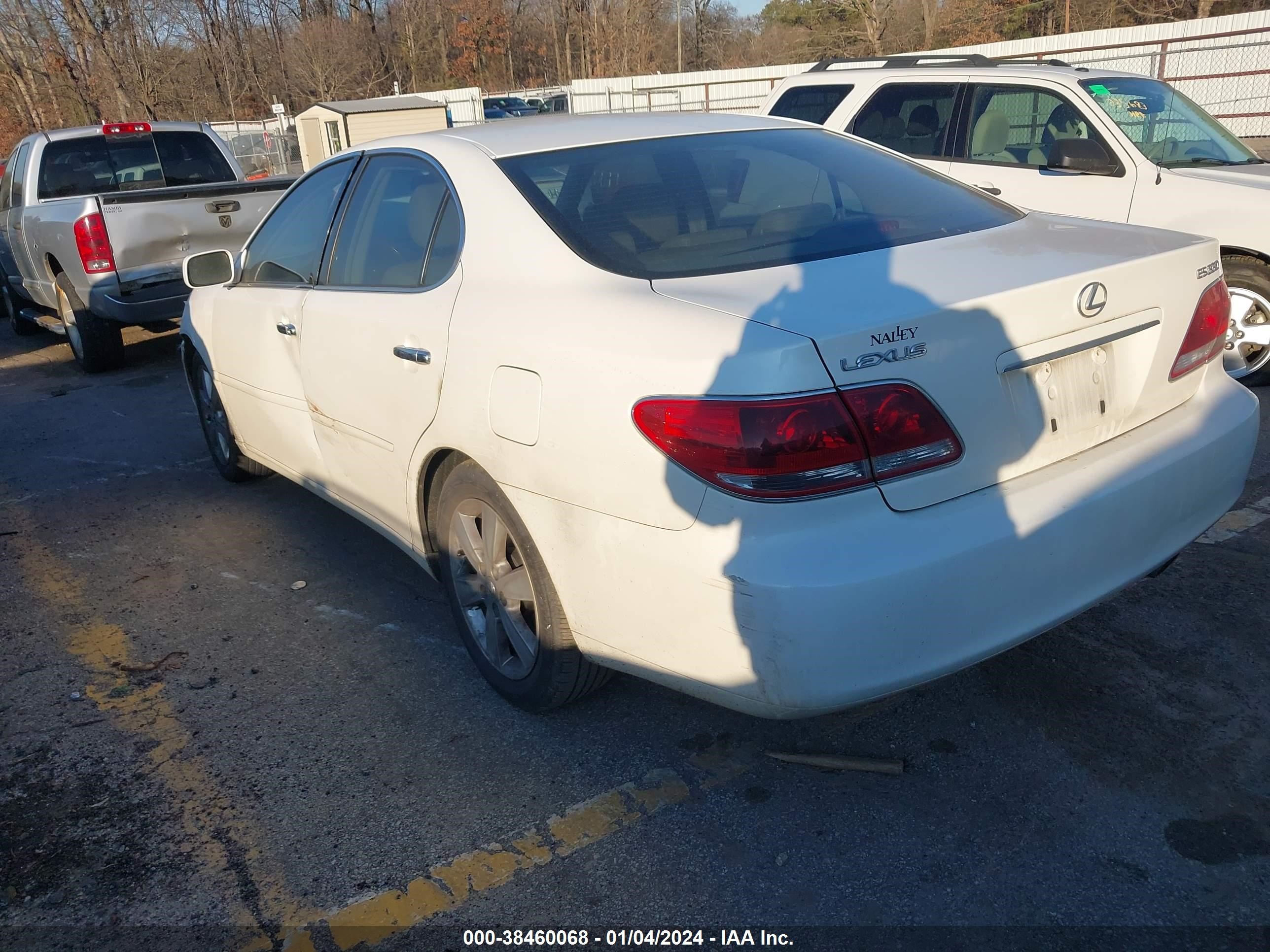 Photo 2 VIN: JTHBA30G155125098 - LEXUS ES 