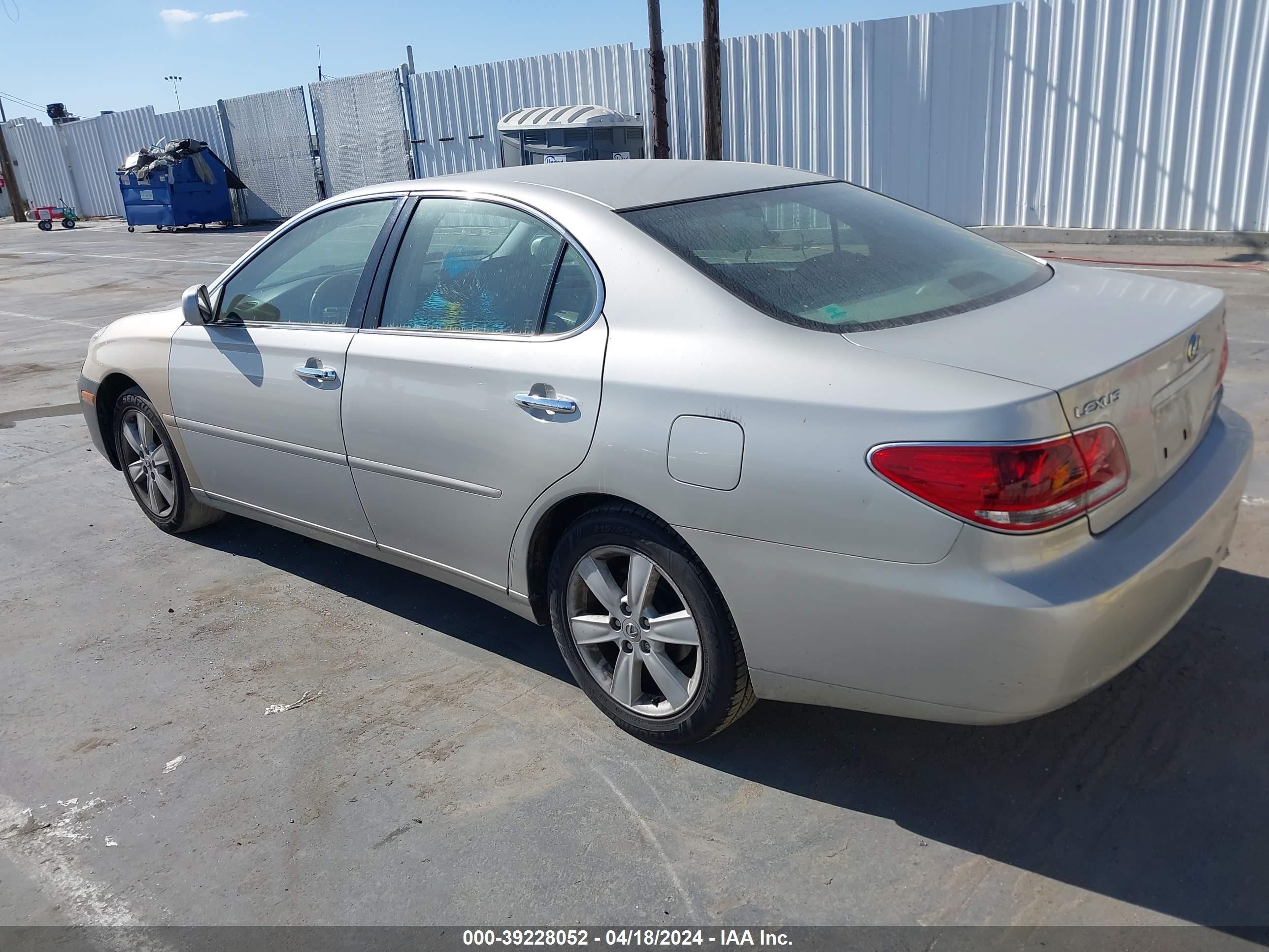 Photo 2 VIN: JTHBA30G165161097 - LEXUS ES 