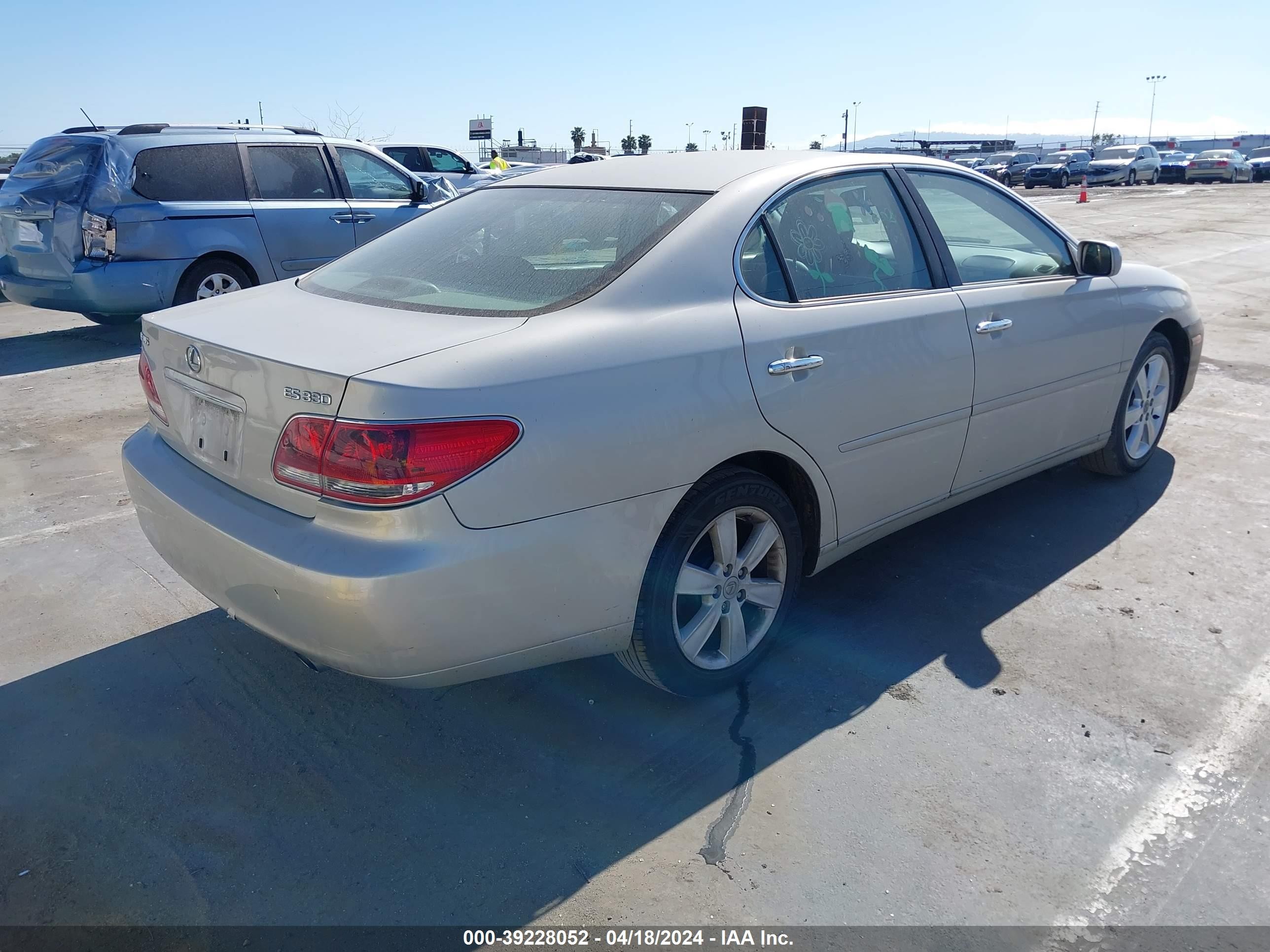 Photo 3 VIN: JTHBA30G165161097 - LEXUS ES 