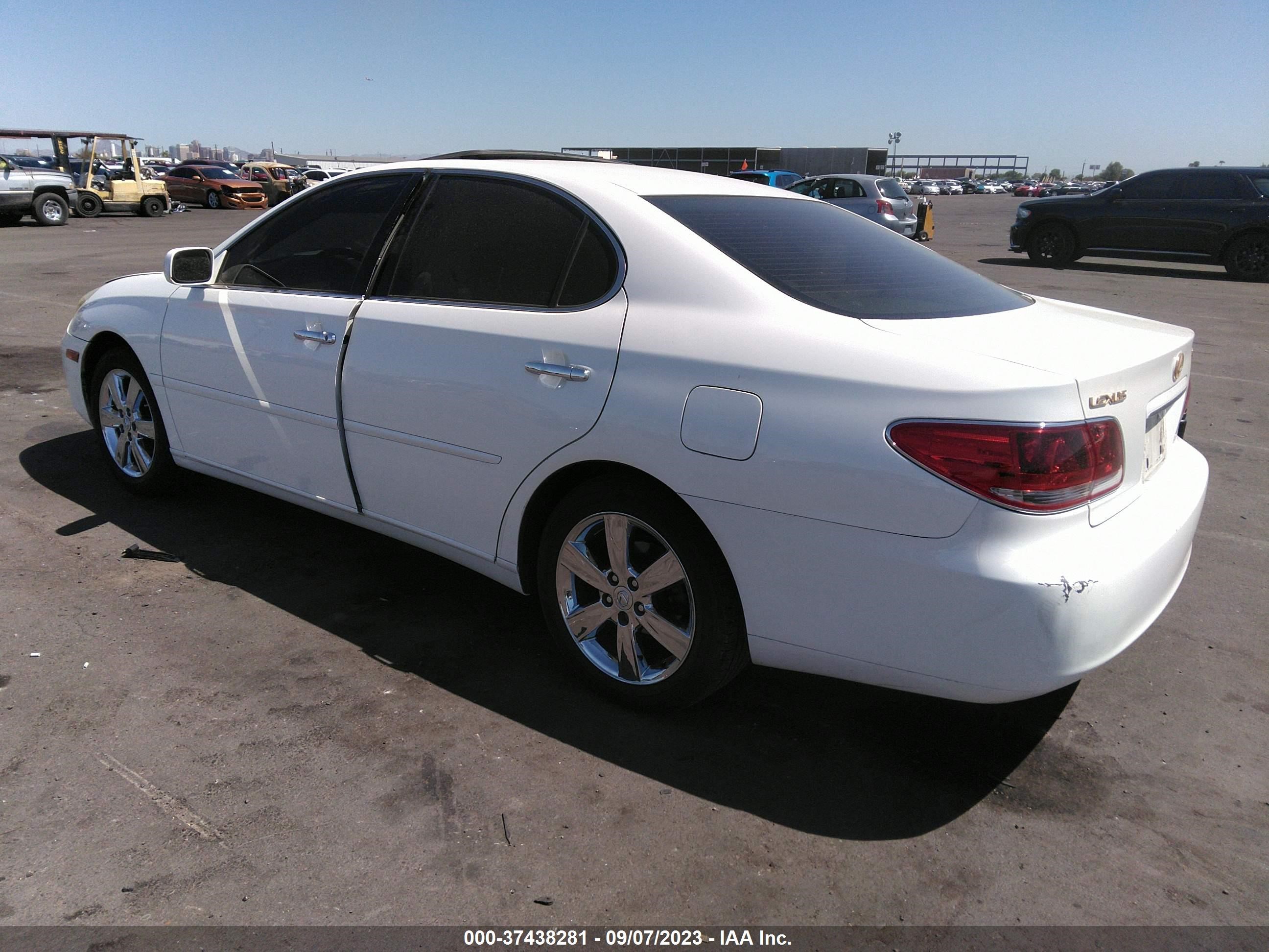 Photo 2 VIN: JTHBA30G165163237 - LEXUS ES 