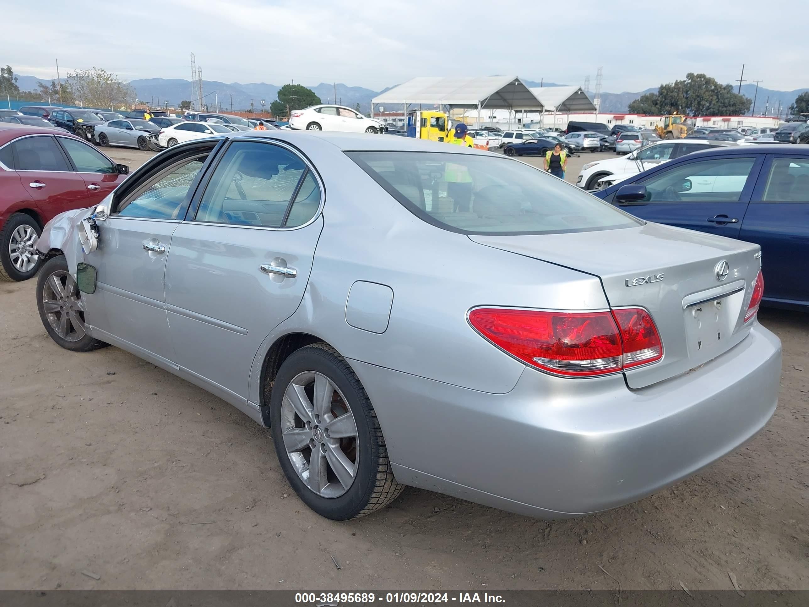 Photo 2 VIN: JTHBA30G165172584 - LEXUS ES 