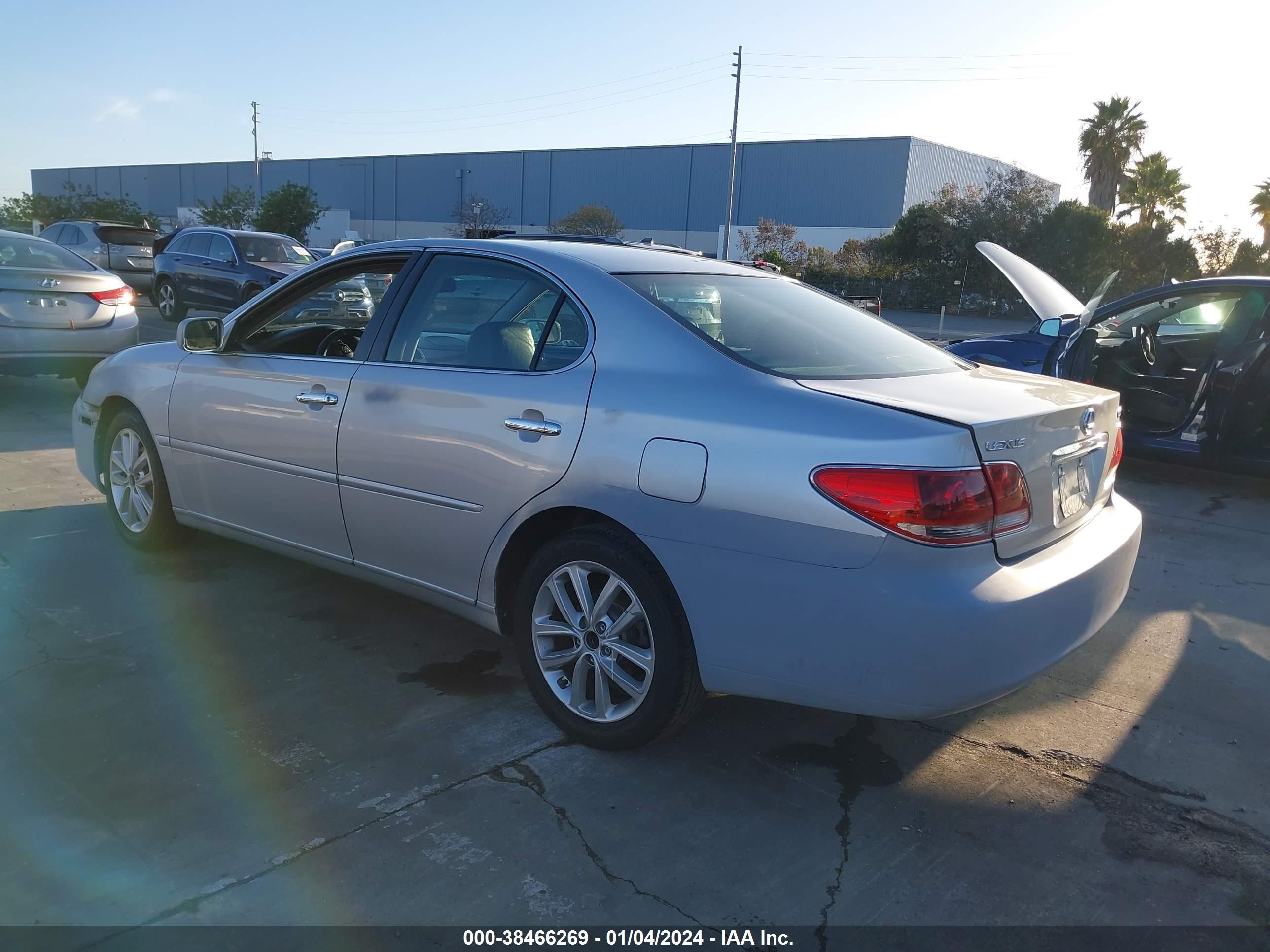 Photo 2 VIN: JTHBA30G255101599 - LEXUS ES 