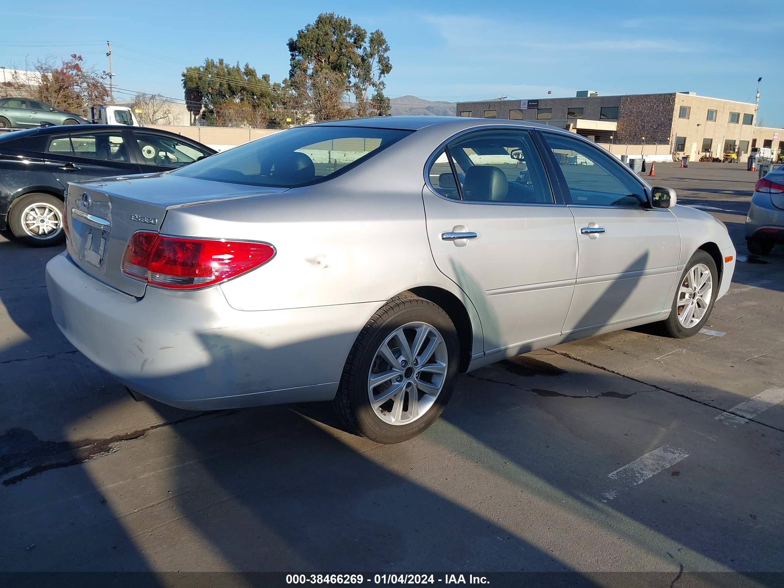 Photo 3 VIN: JTHBA30G255101599 - LEXUS ES 