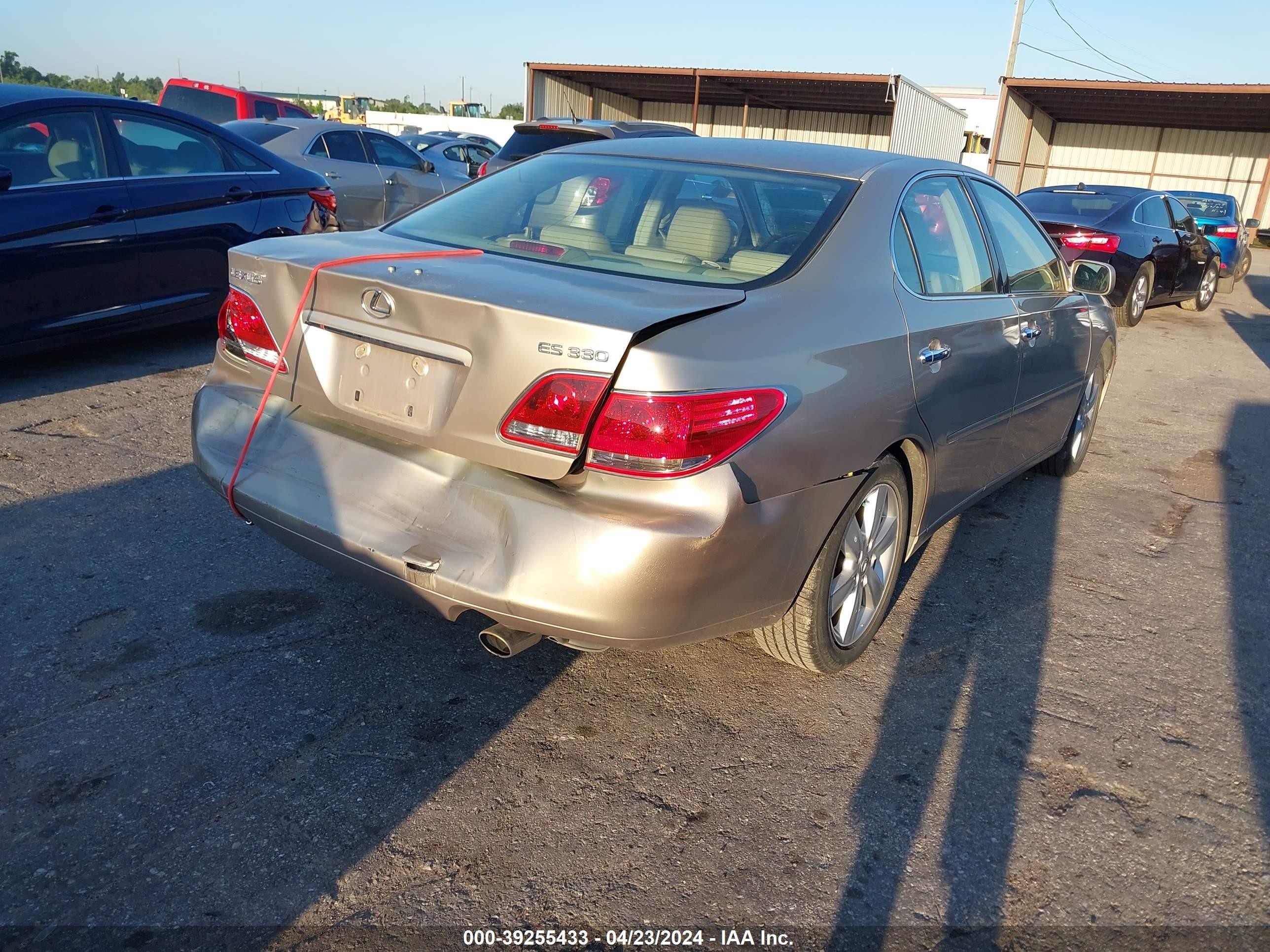 Photo 3 VIN: JTHBA30G265145541 - LEXUS ES 