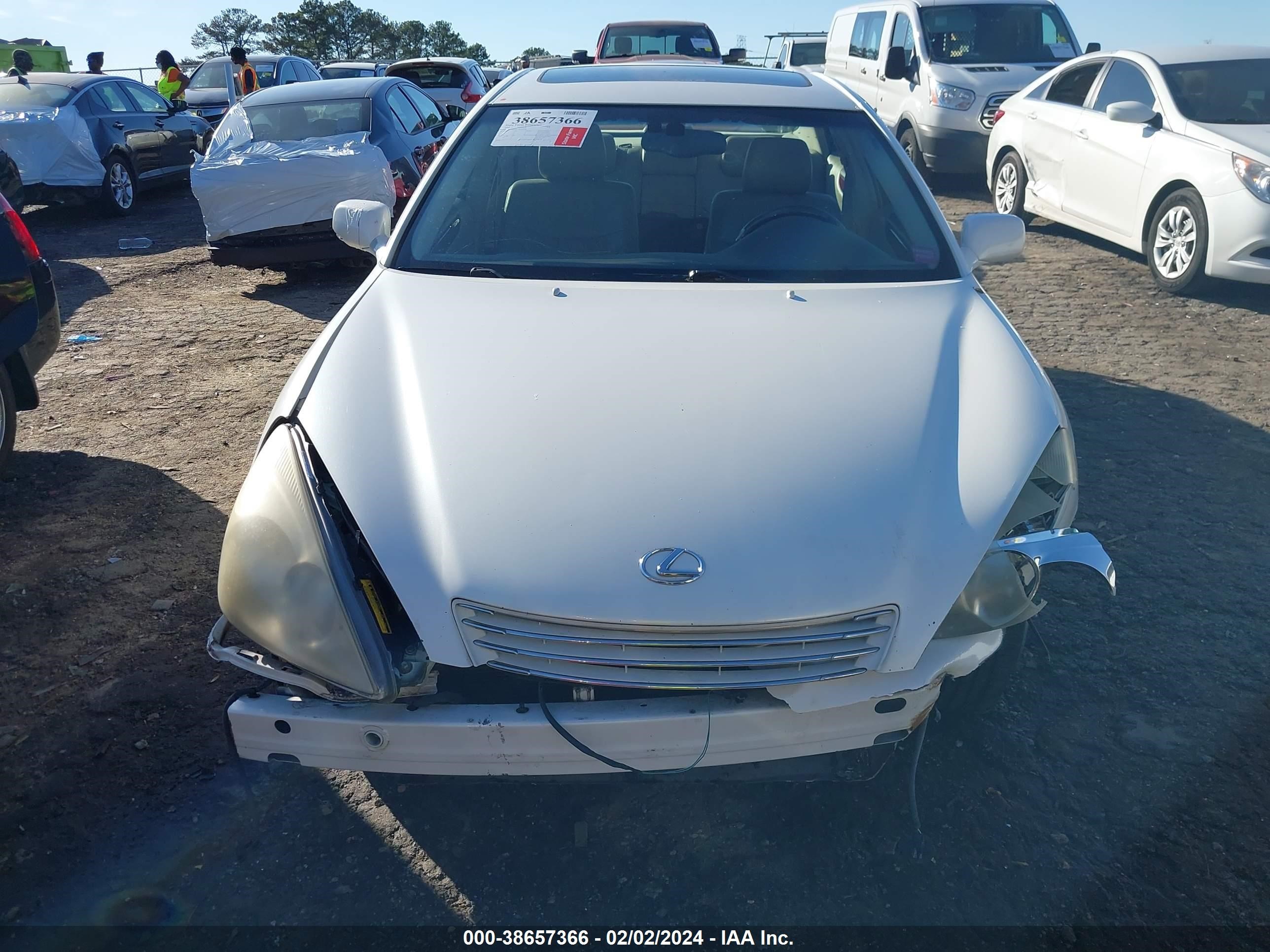 Photo 11 VIN: JTHBA30G345052928 - LEXUS ES 