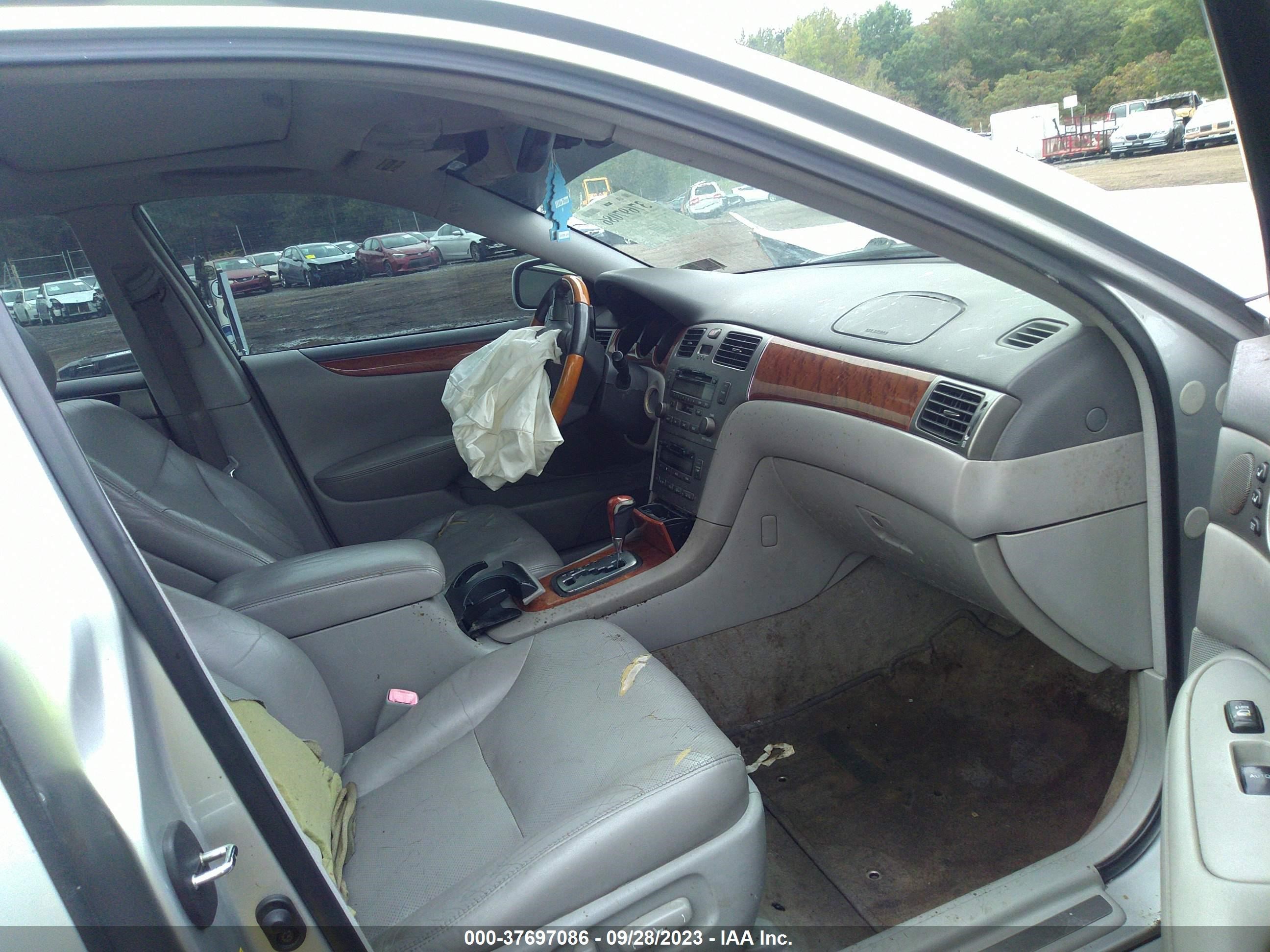 Photo 4 VIN: JTHBA30G355074705 - LEXUS ES 