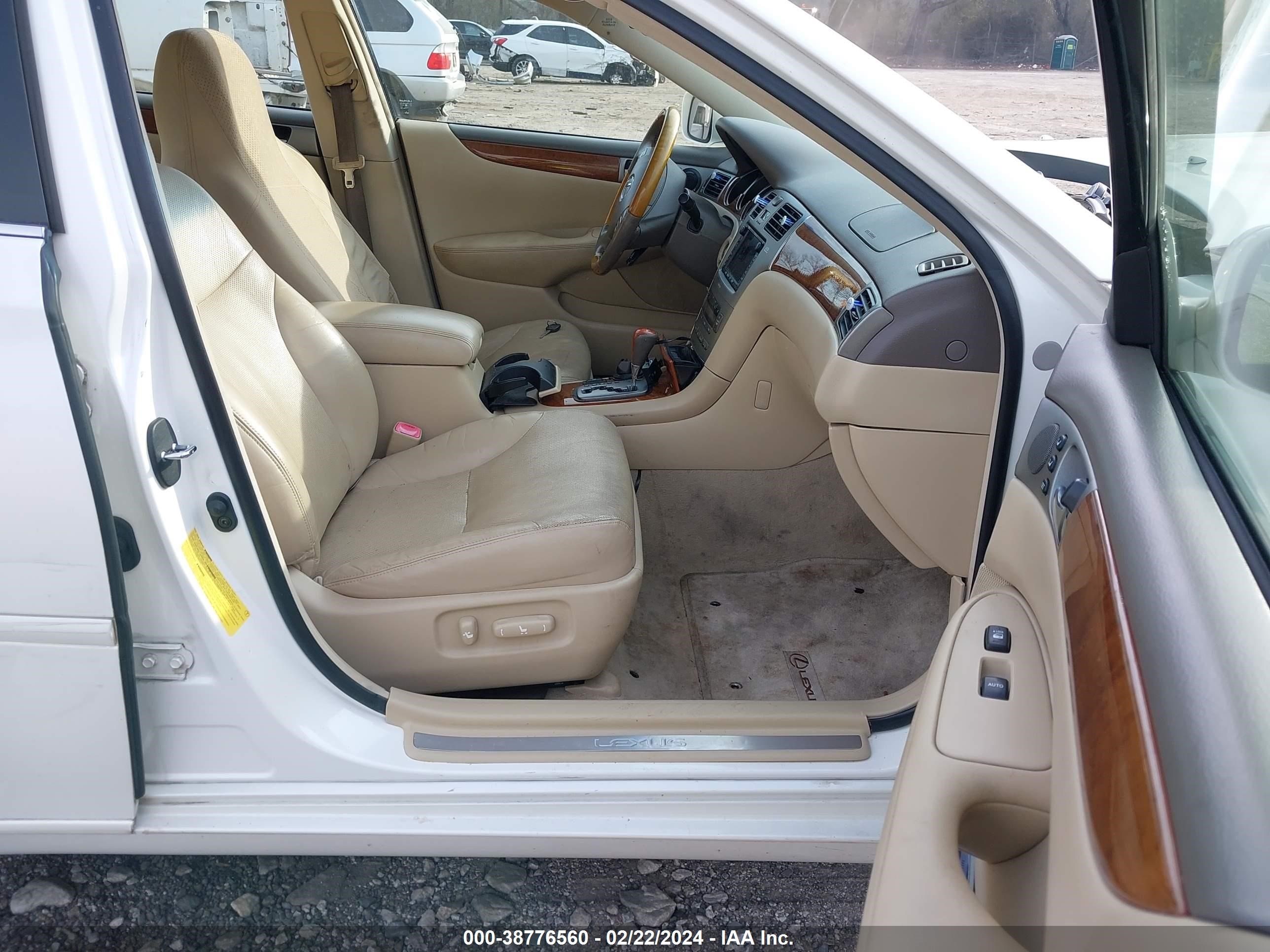 Photo 4 VIN: JTHBA30G355085221 - LEXUS ES 