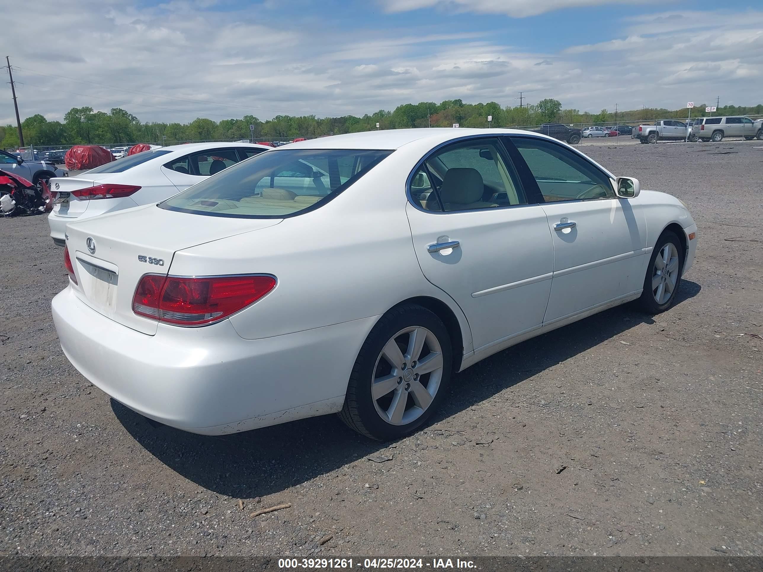 Photo 3 VIN: JTHBA30G355119738 - LEXUS ES 