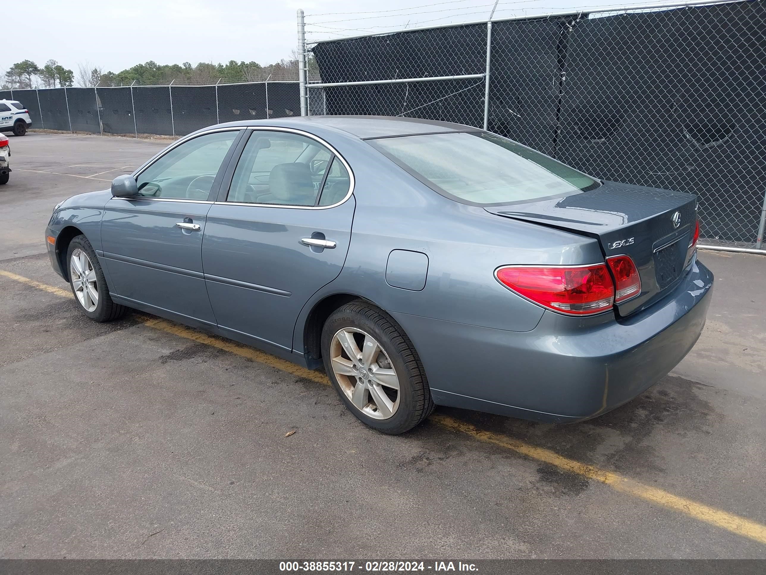 Photo 2 VIN: JTHBA30G455065950 - LEXUS ES 