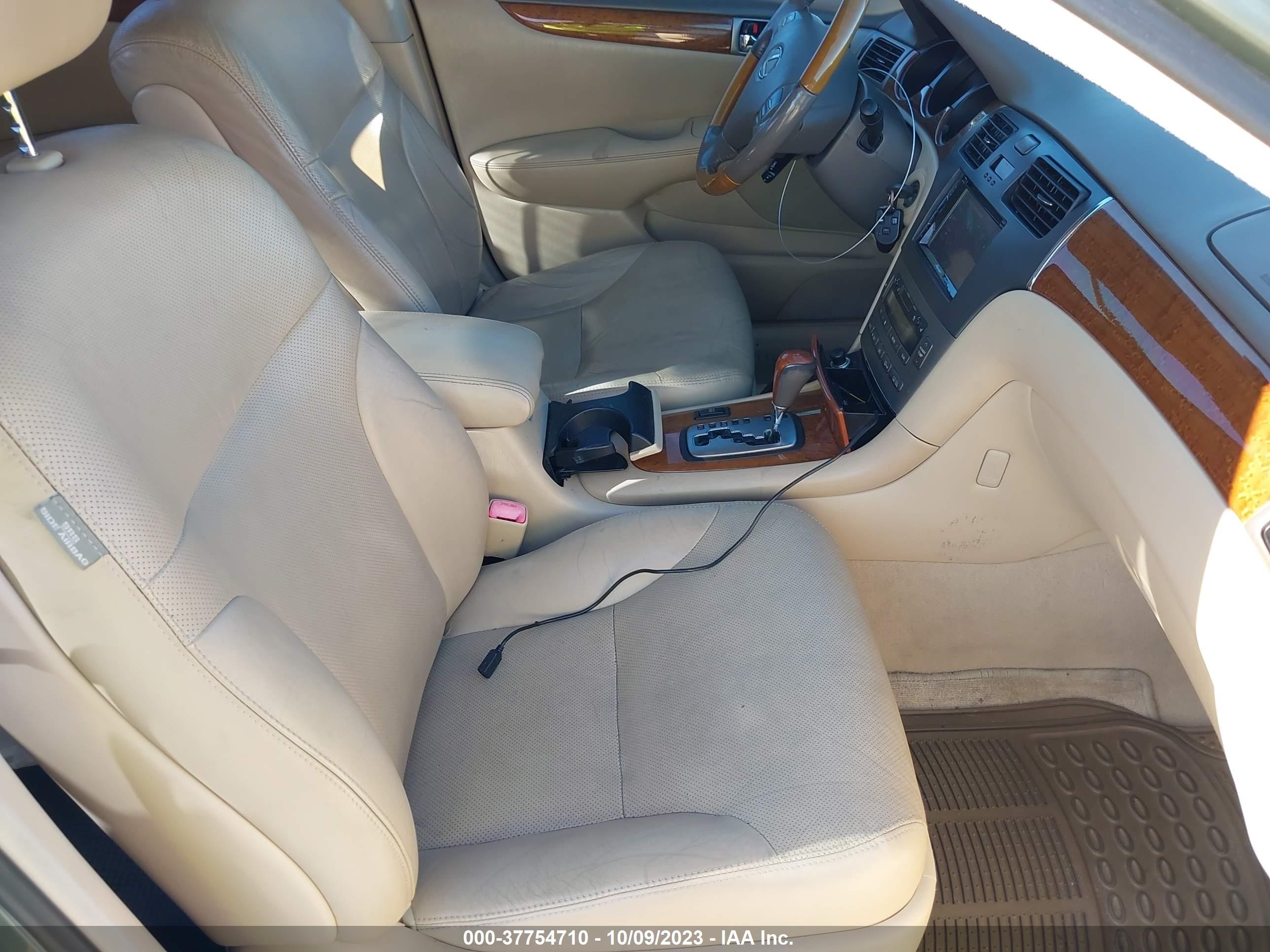 Photo 4 VIN: JTHBA30G455083204 - LEXUS ES 