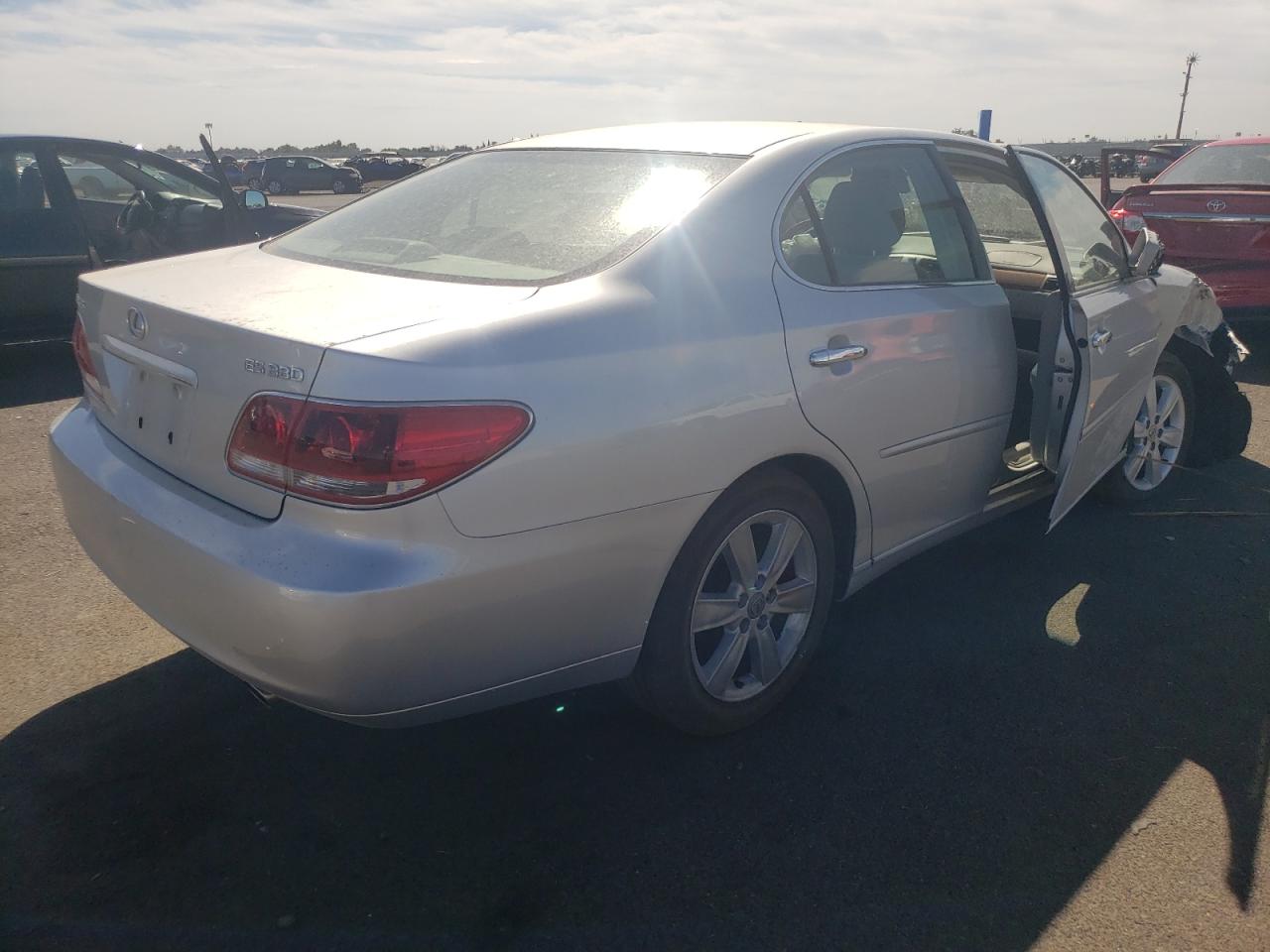 Photo 2 VIN: JTHBA30G455141800 - LEXUS ES 