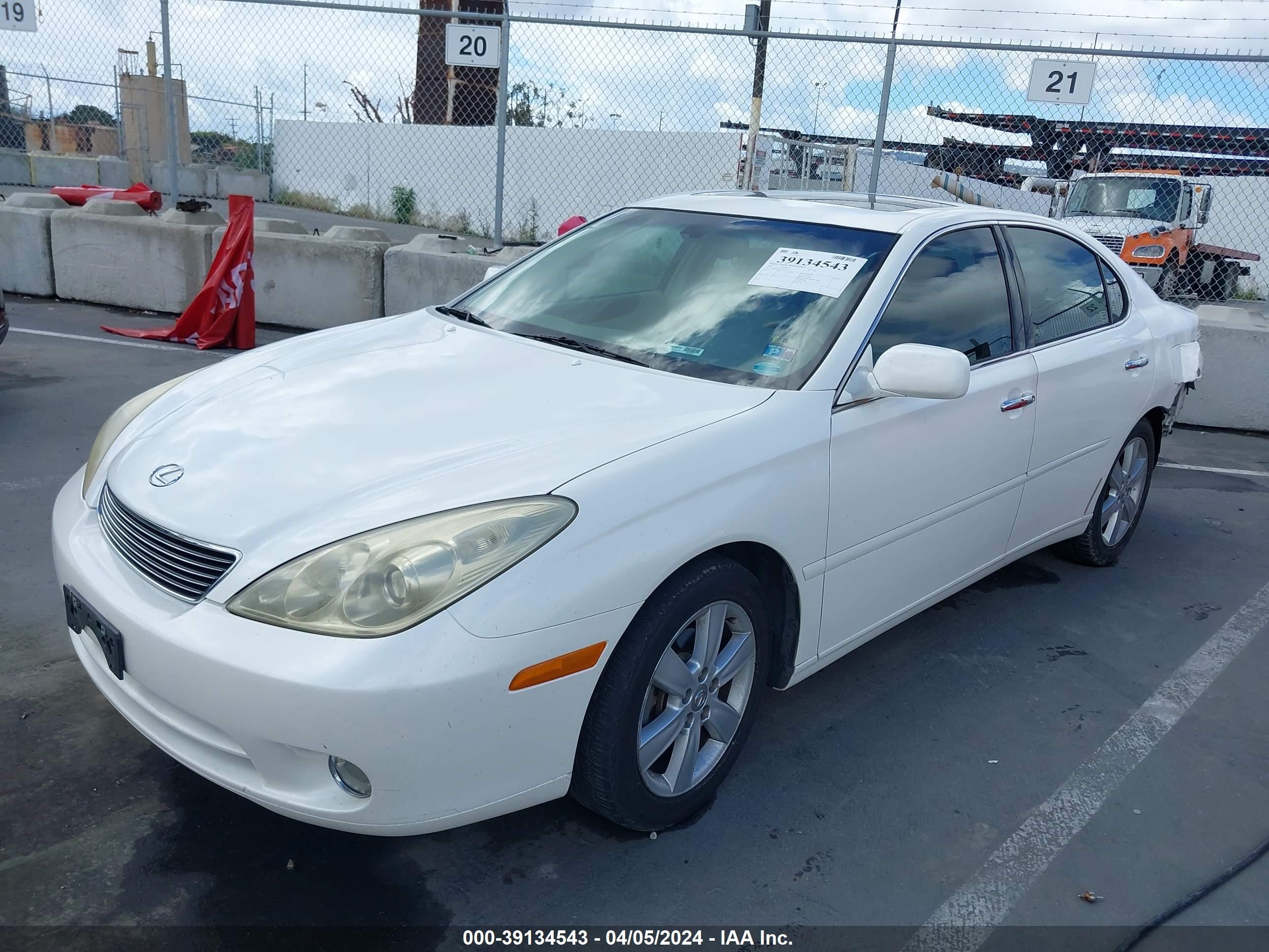 Photo 1 VIN: JTHBA30G465173521 - LEXUS ES 