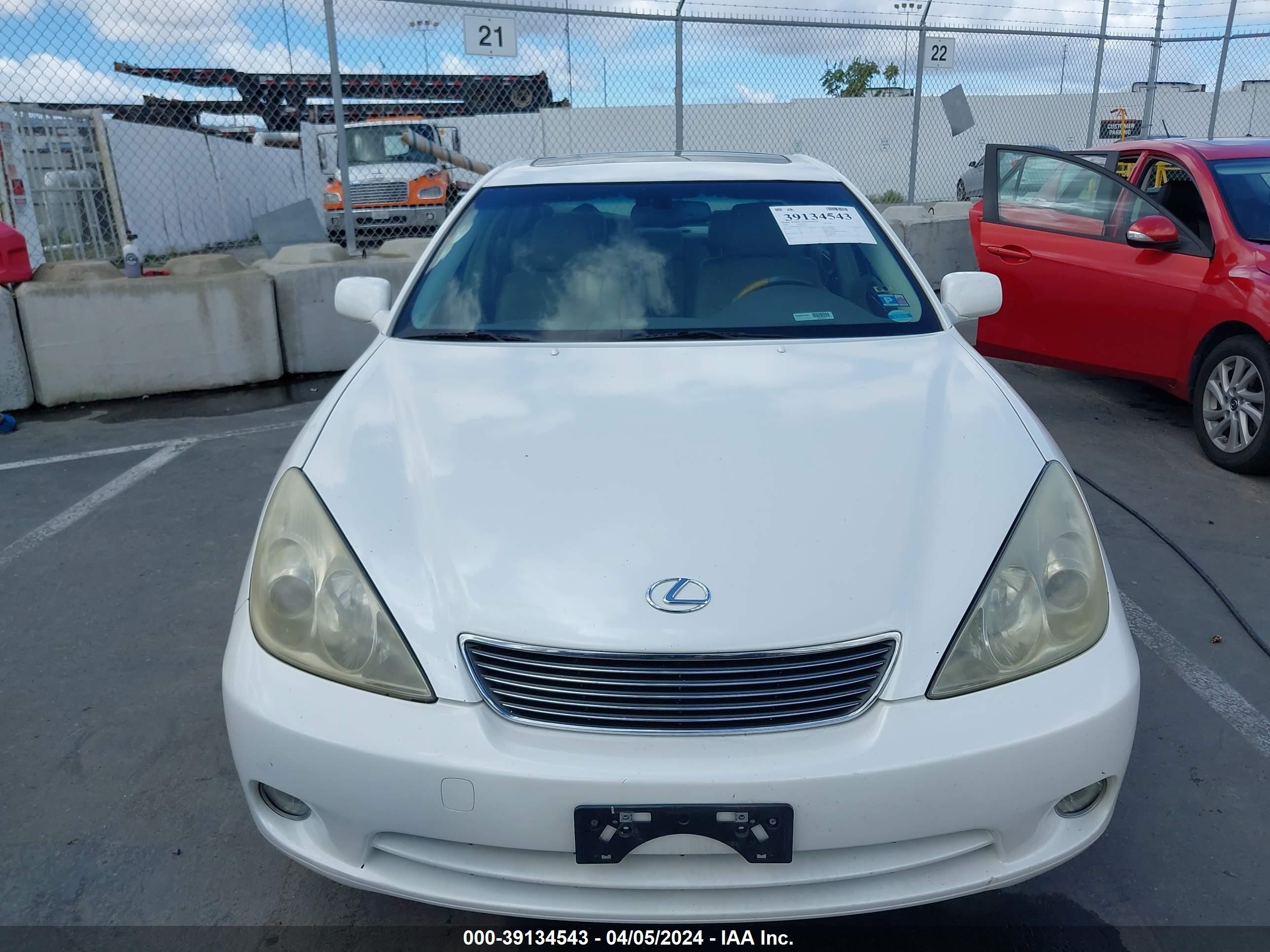 Photo 11 VIN: JTHBA30G465173521 - LEXUS ES 