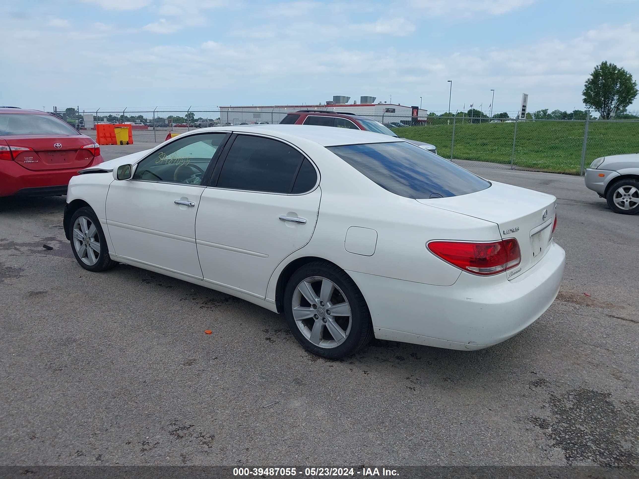 Photo 2 VIN: JTHBA30G555114380 - LEXUS ES 