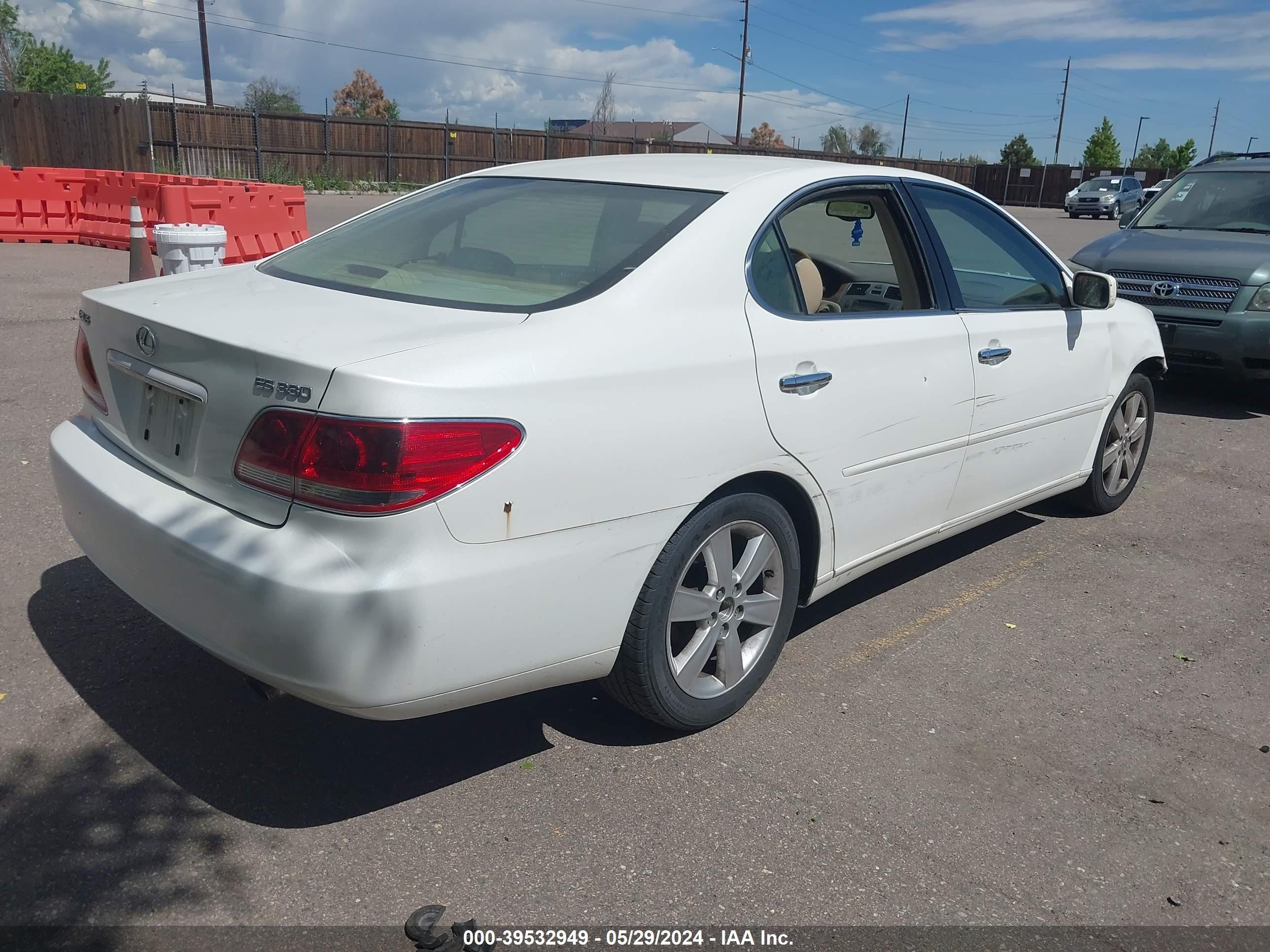 Photo 3 VIN: JTHBA30G565175956 - LEXUS ES 