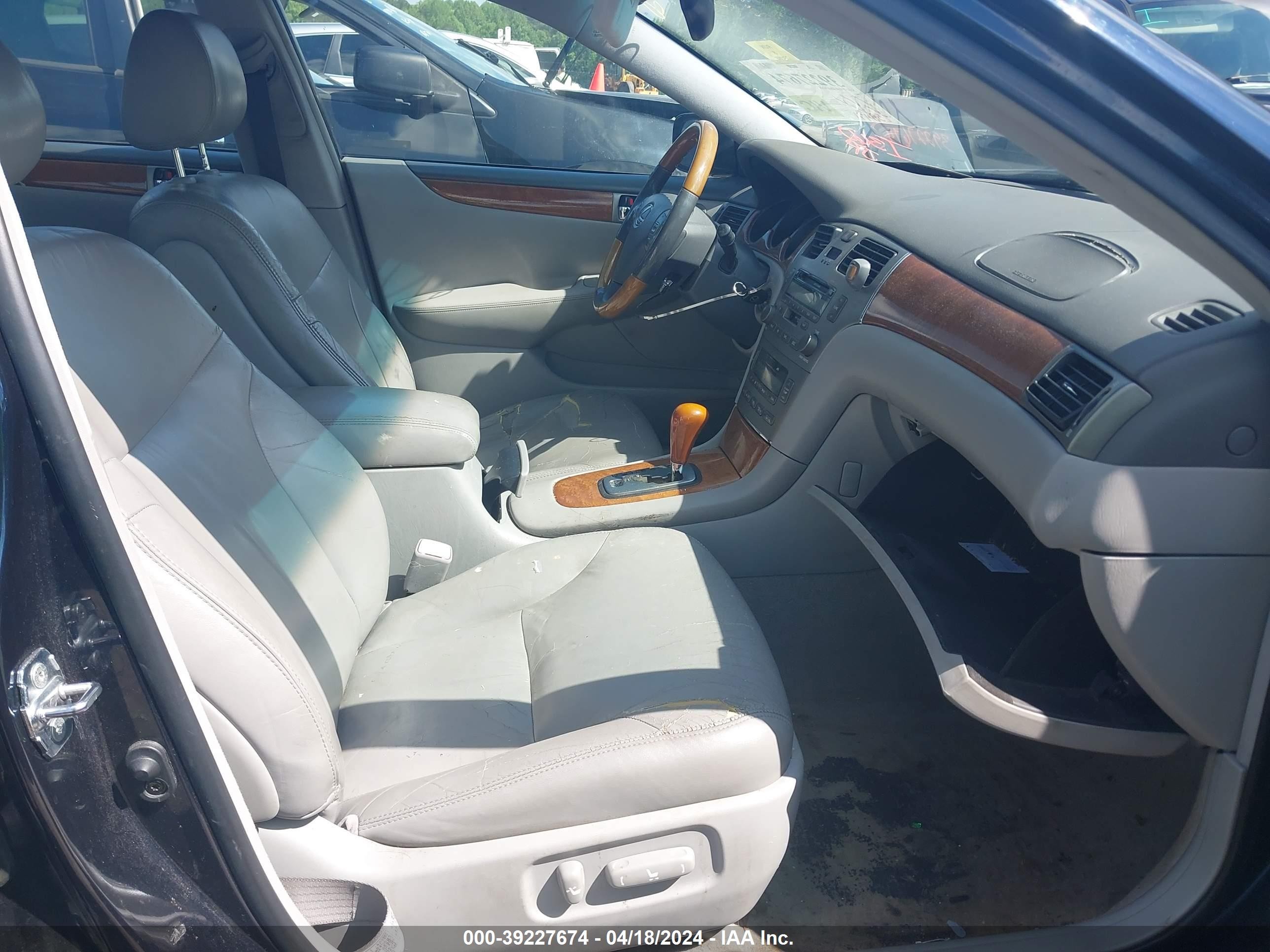 Photo 4 VIN: JTHBA30G655113187 - LEXUS ES 