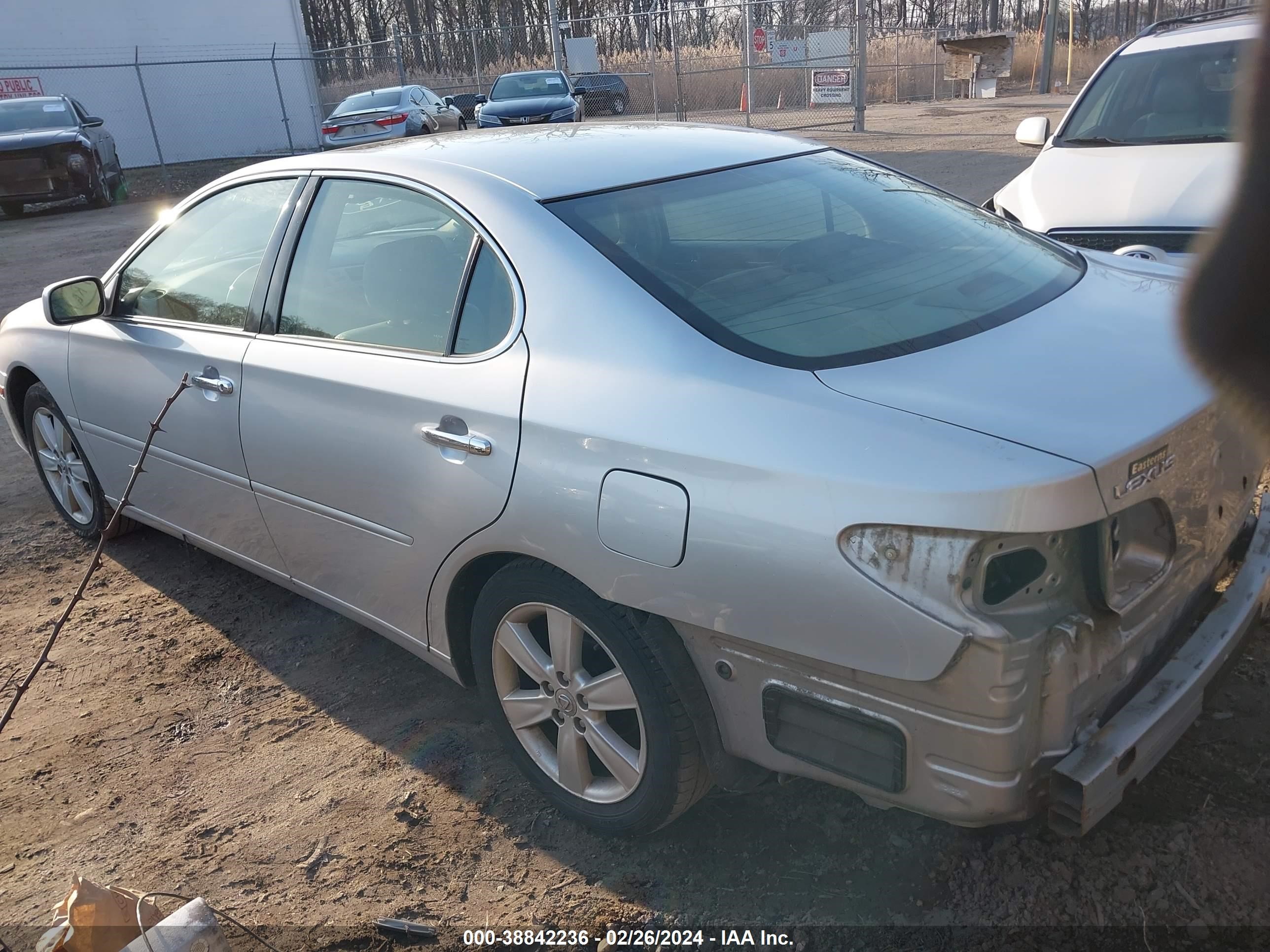 Photo 2 VIN: JTHBA30G665152993 - LEXUS ES 