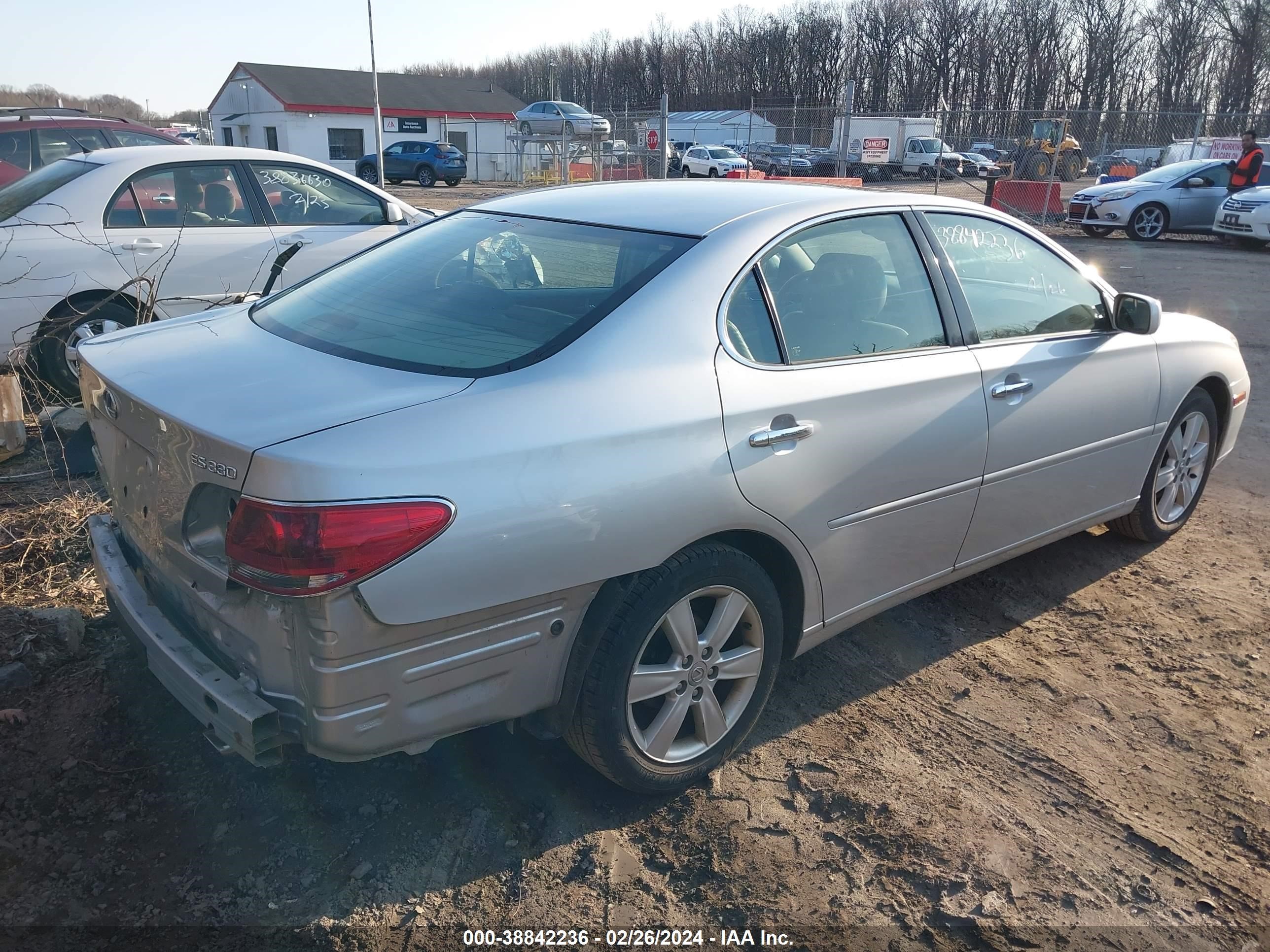 Photo 3 VIN: JTHBA30G665152993 - LEXUS ES 