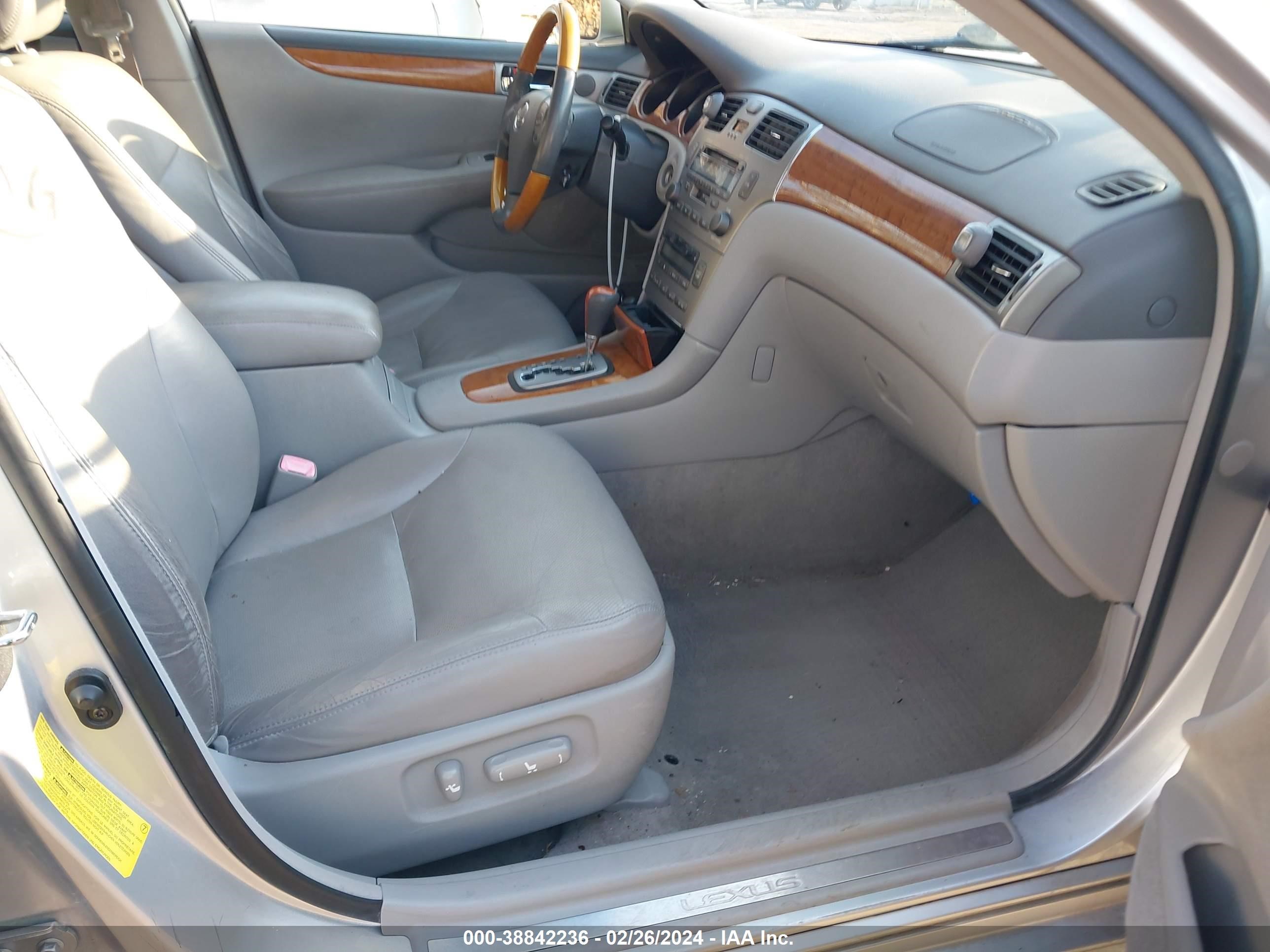 Photo 4 VIN: JTHBA30G665152993 - LEXUS ES 