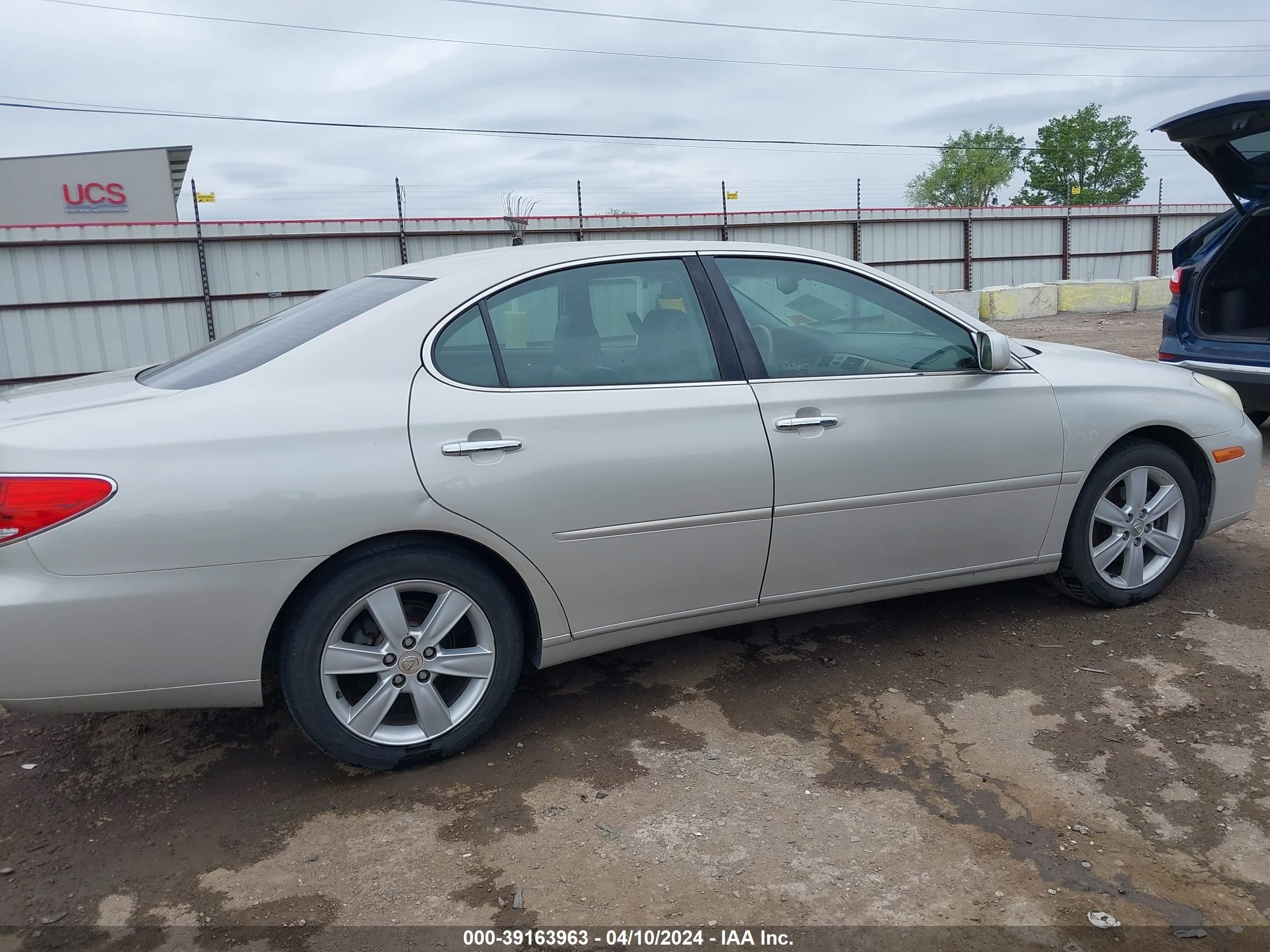 Photo 13 VIN: JTHBA30G765157314 - LEXUS ES 