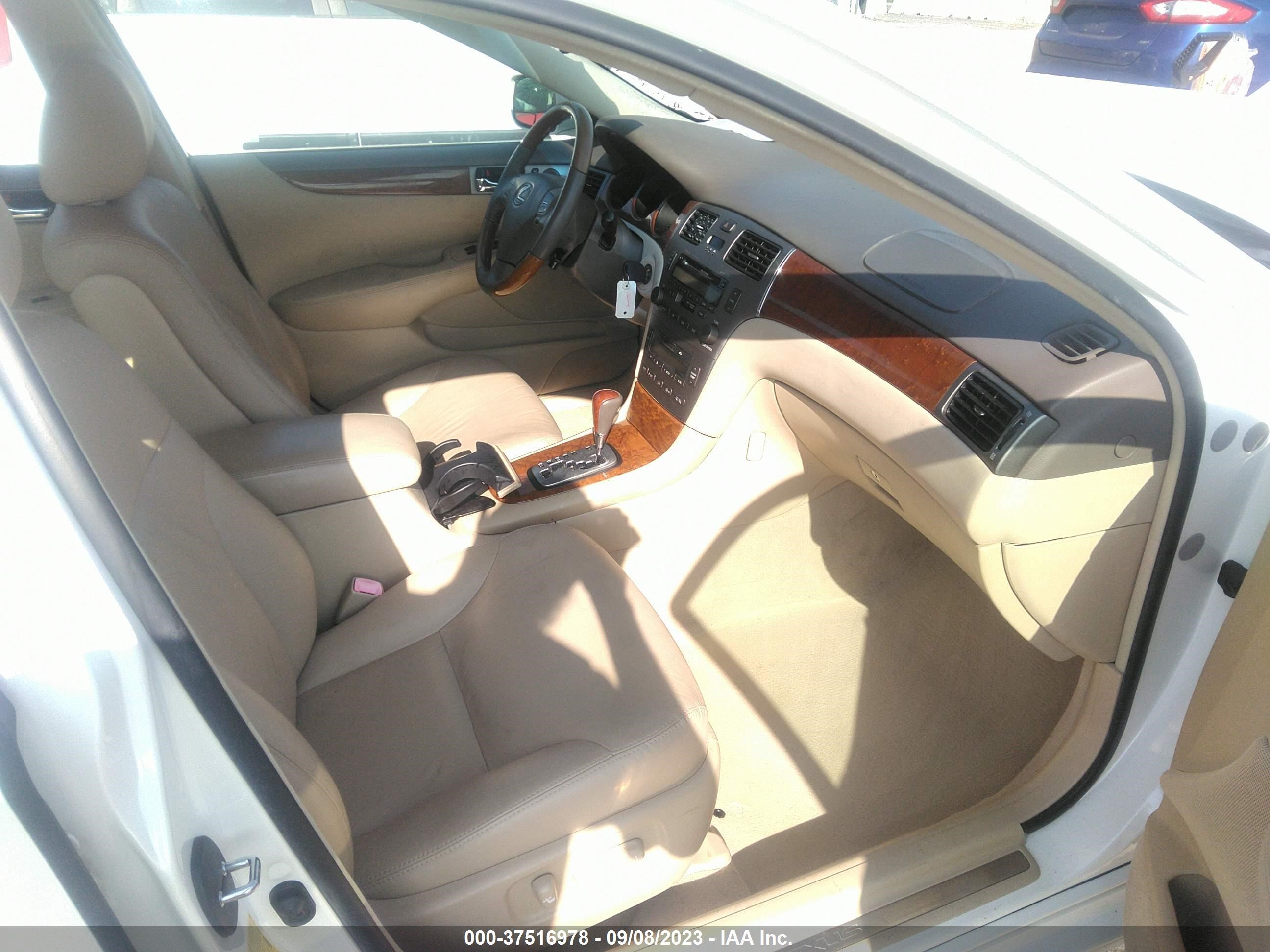 Photo 4 VIN: JTHBA30G765173903 - LEXUS ES 