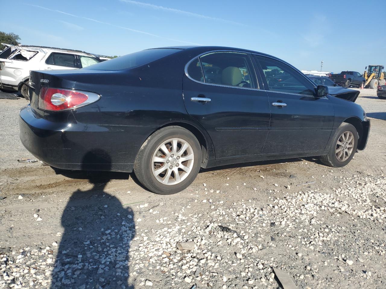 Photo 2 VIN: JTHBA30G840005746 - LEXUS ES 