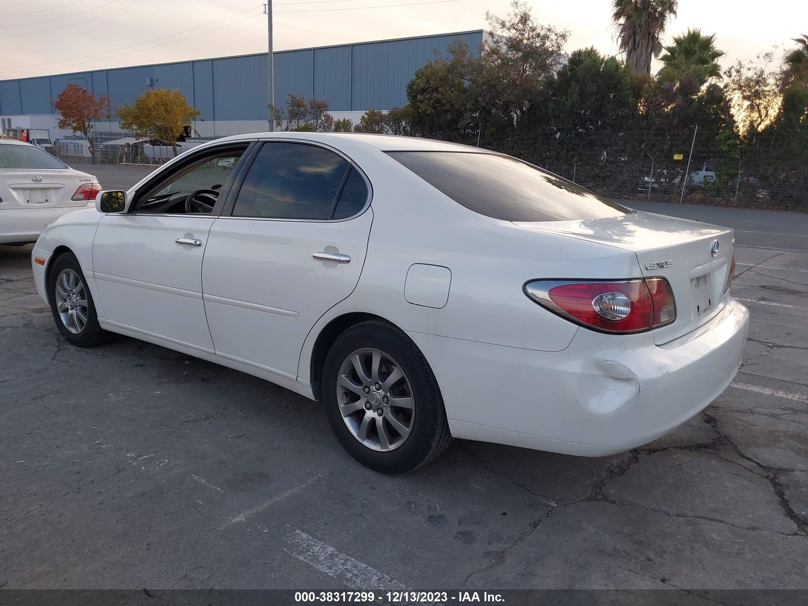 Photo 2 VIN: JTHBA30G845017849 - LEXUS ES 