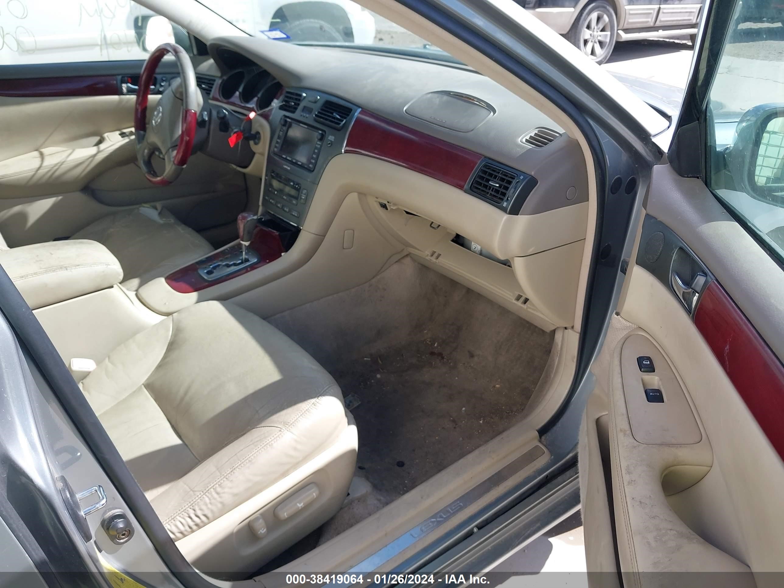 Photo 4 VIN: JTHBA30G845018385 - LEXUS ES 