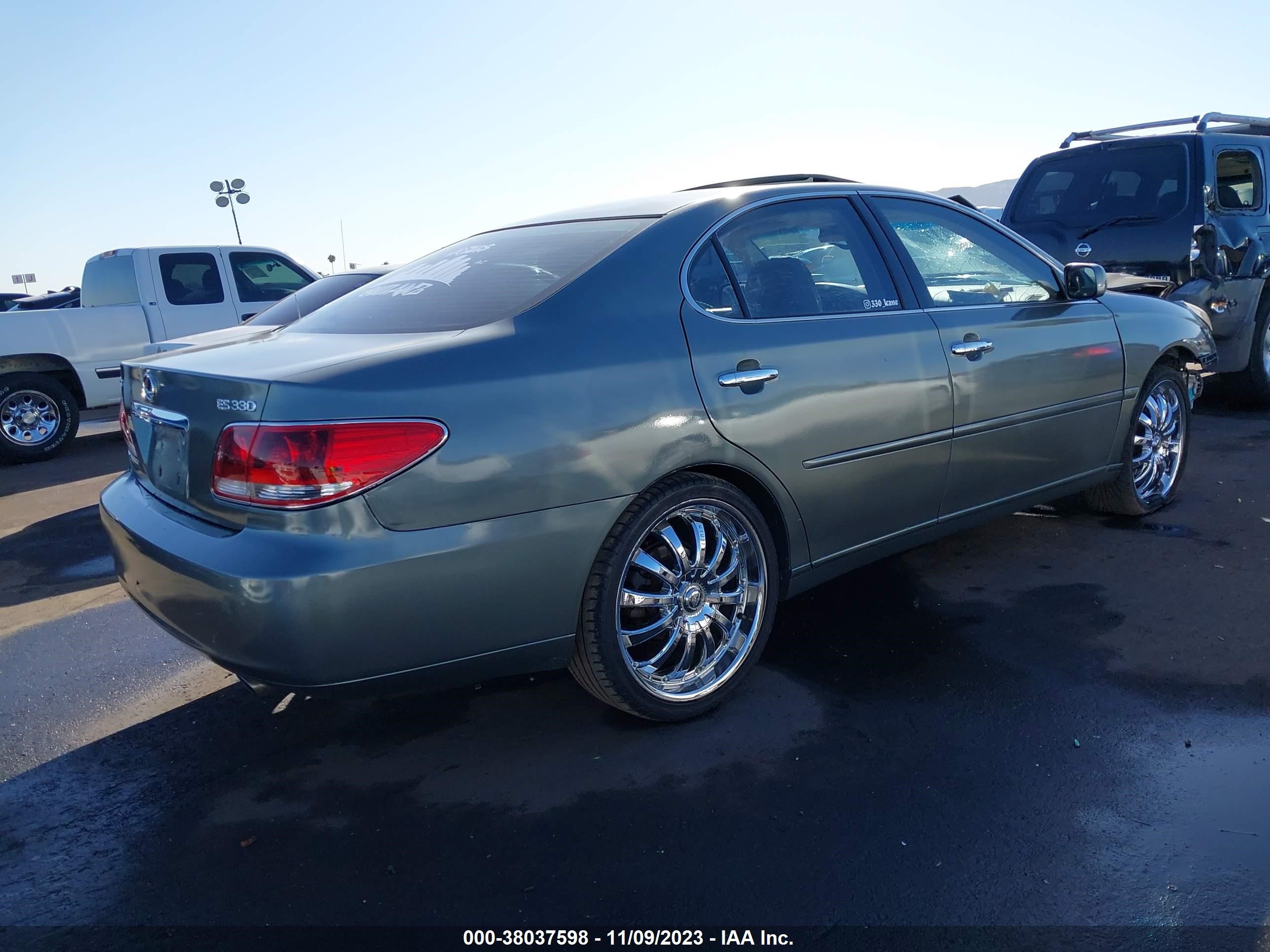 Photo 3 VIN: JTHBA30G855116527 - LEXUS ES 