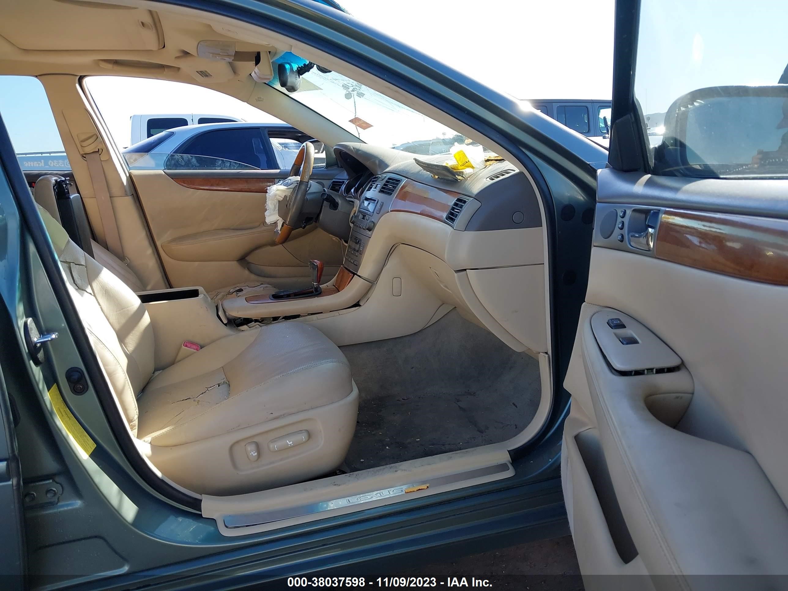 Photo 4 VIN: JTHBA30G855116527 - LEXUS ES 