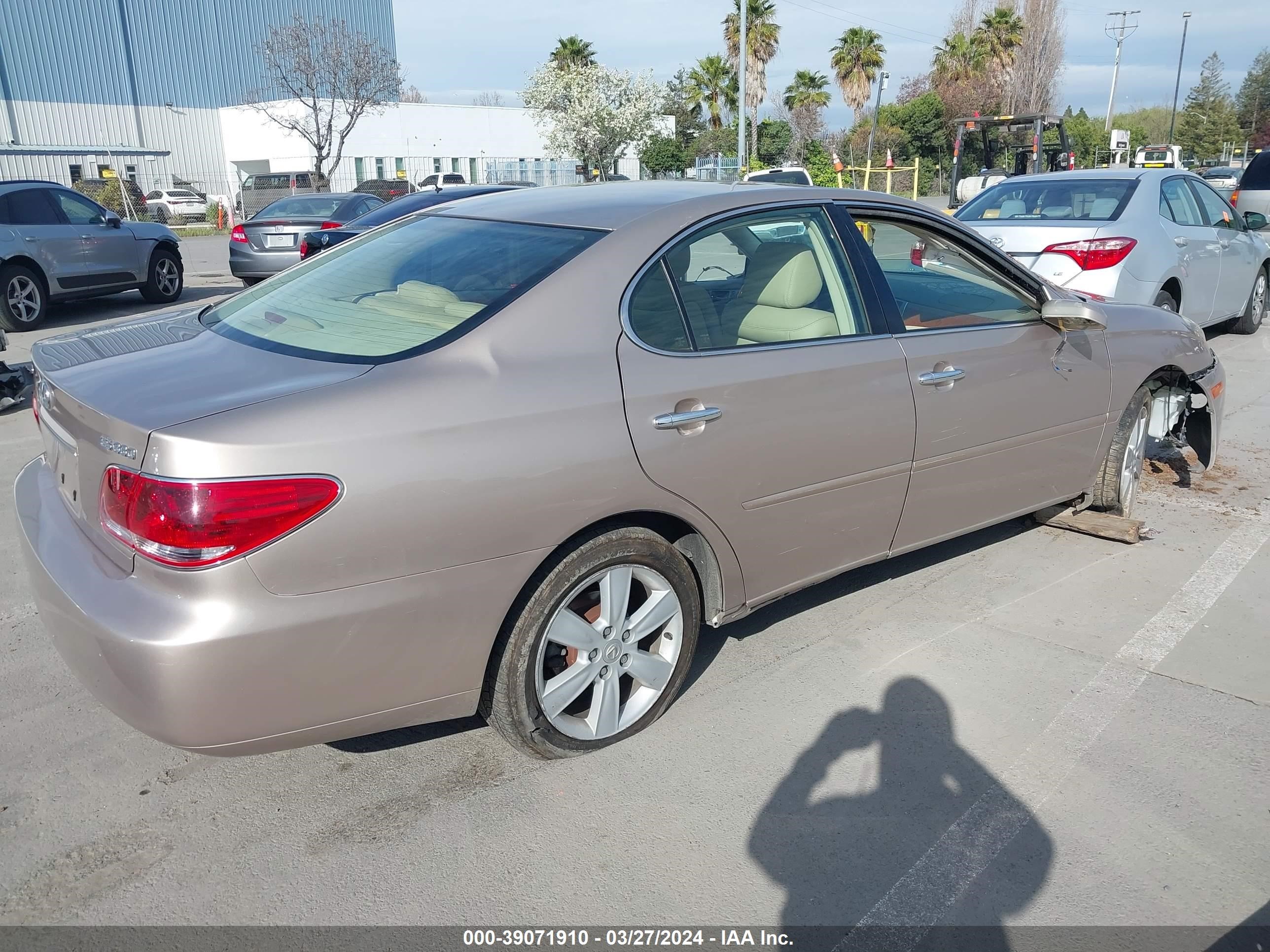 Photo 3 VIN: JTHBA30G865161095 - LEXUS ES 