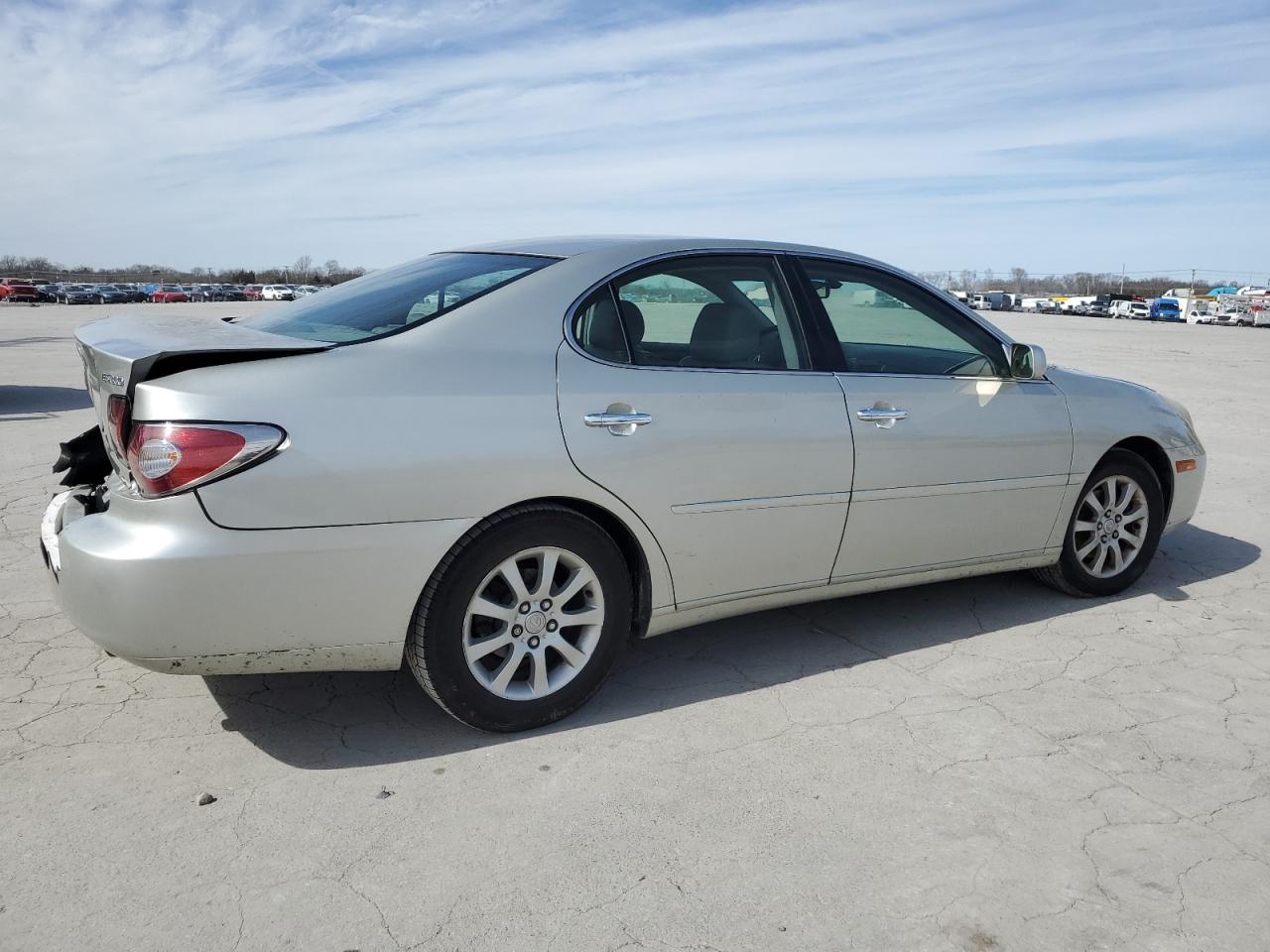 Photo 2 VIN: JTHBA30G945010439 - LEXUS ES 