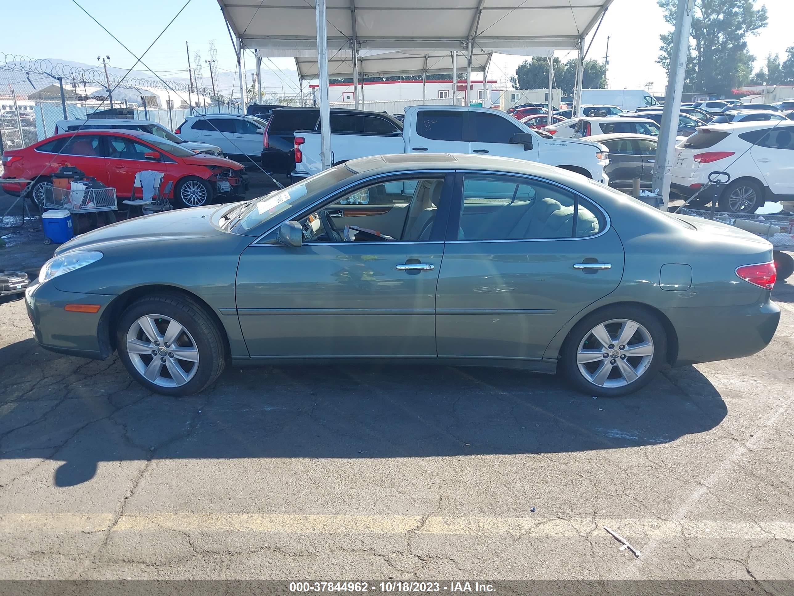 Photo 13 VIN: JTHBA30G955061439 - LEXUS ES 