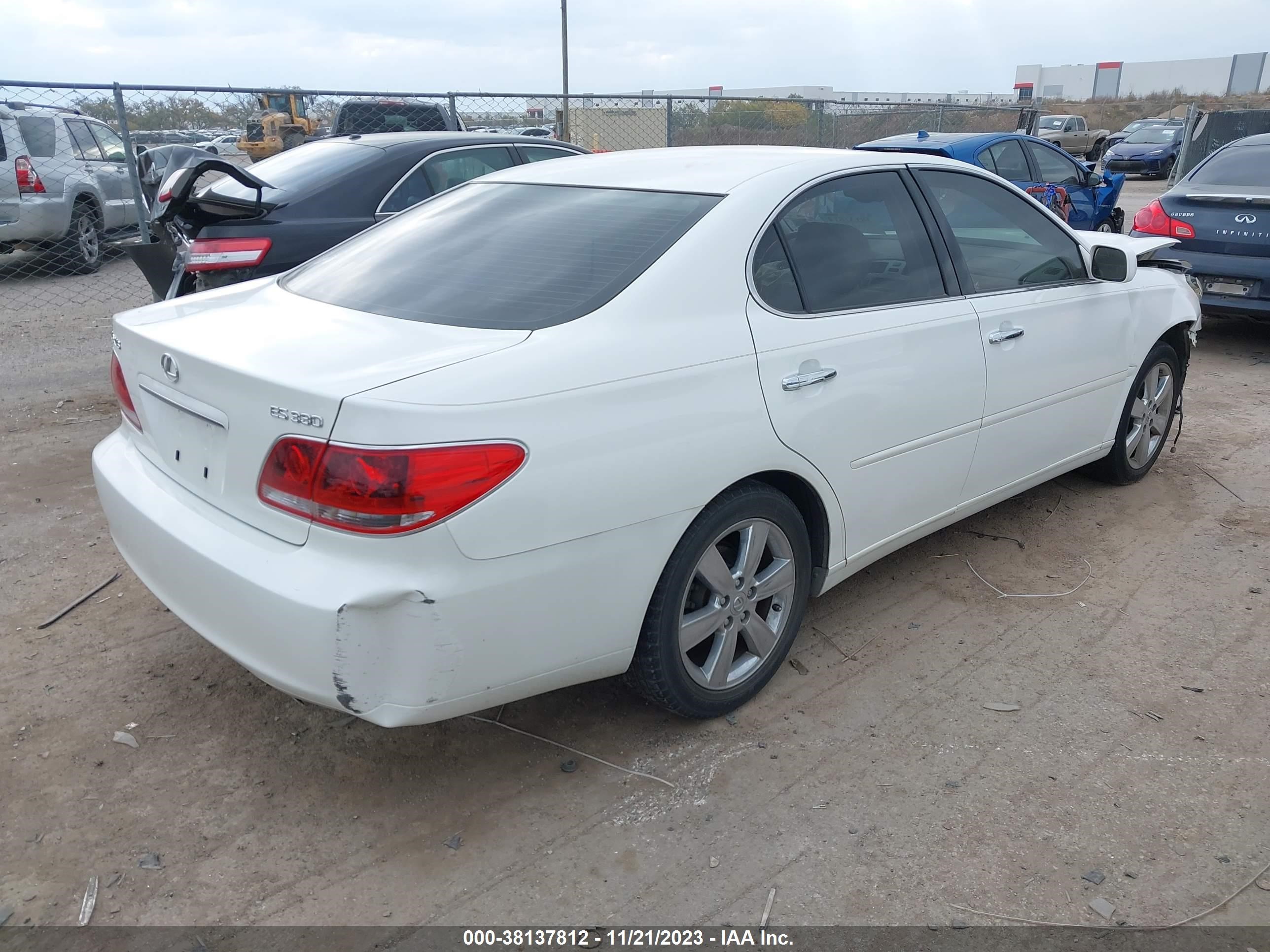 Photo 3 VIN: JTHBA30G955113684 - LEXUS ES 