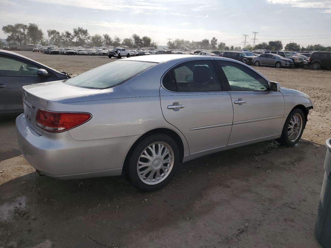 Photo 2 VIN: JTHBA30G965161879 - LEXUS ES 