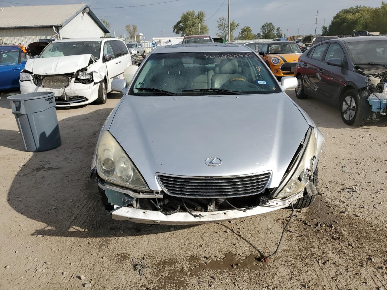 Photo 4 VIN: JTHBA30G965161879 - LEXUS ES 