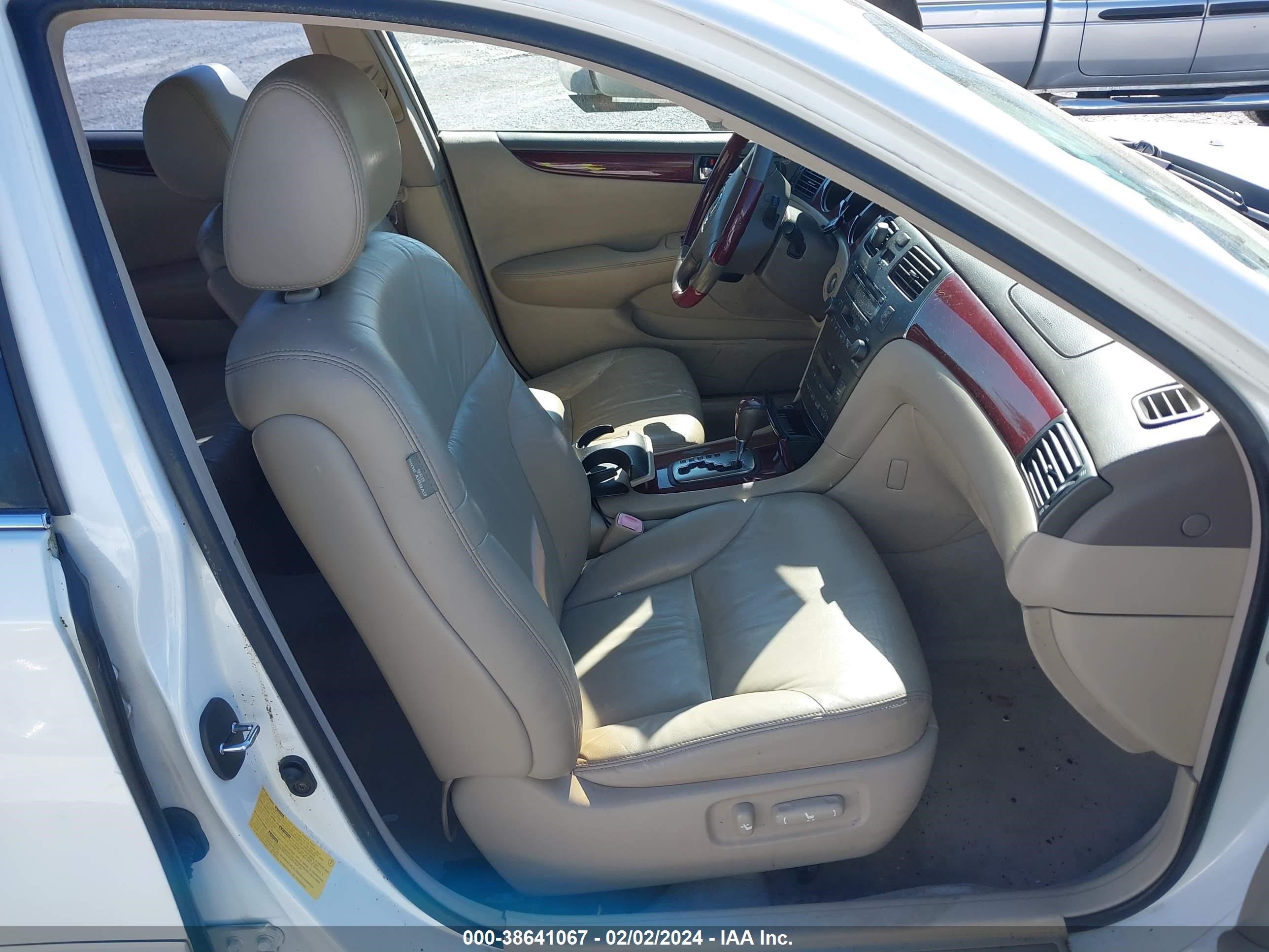 Photo 4 VIN: JTHBA30GX45040727 - LEXUS ES 