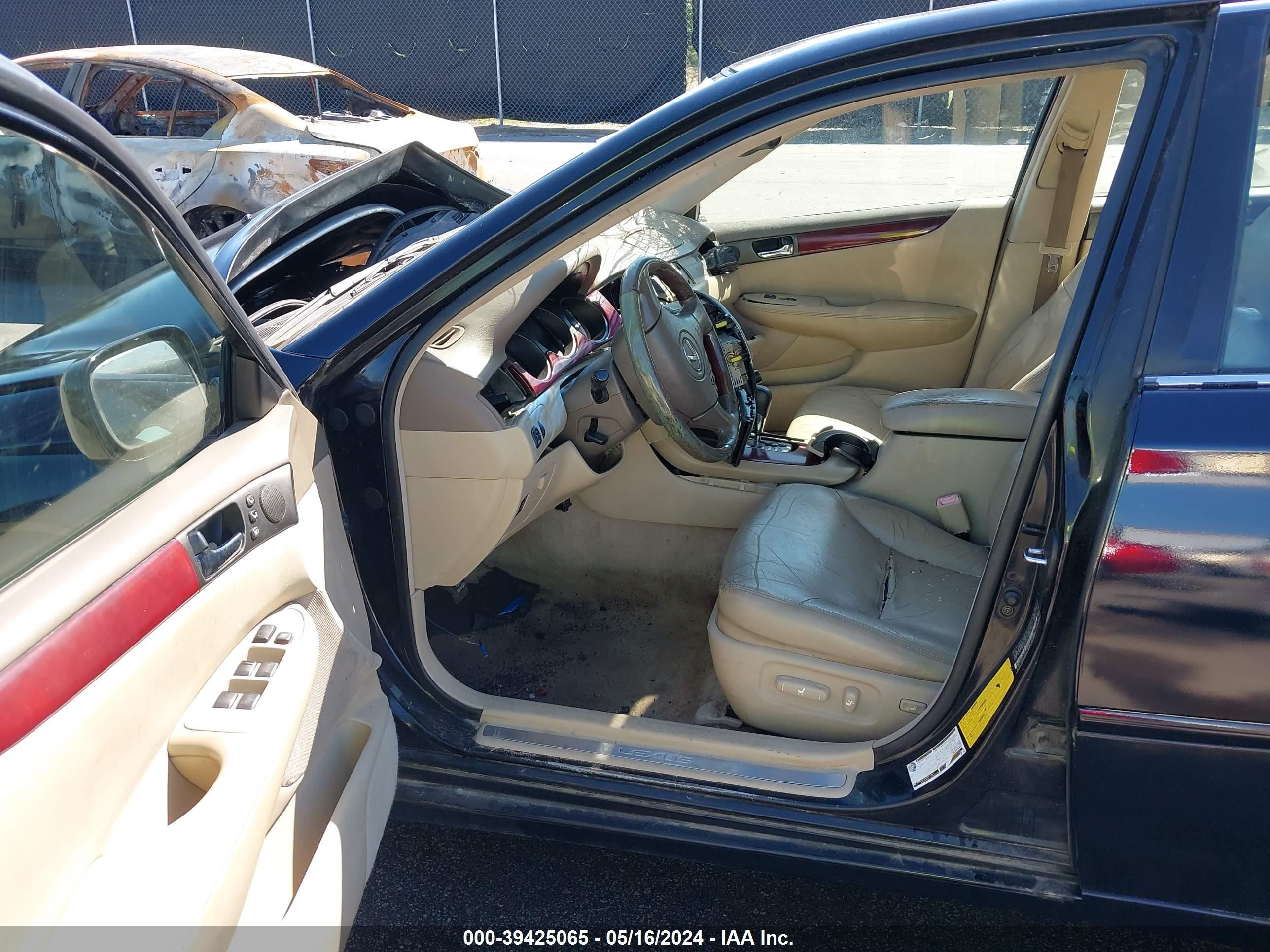 Photo 4 VIN: JTHBA30GX45047726 - LEXUS ES 